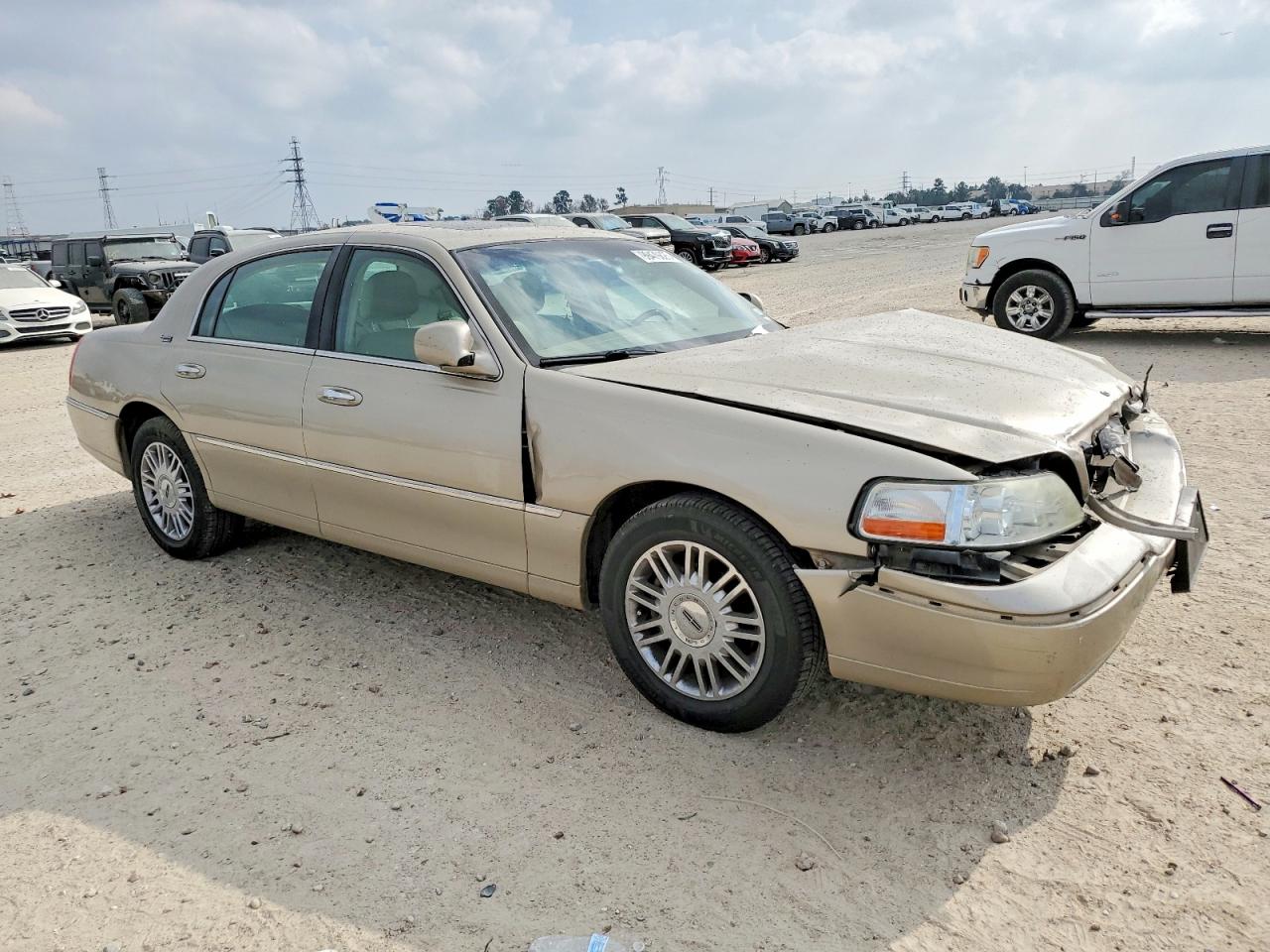 2007 LINCOLN TOWN CAR SIGNATURE LIMITED photo 4