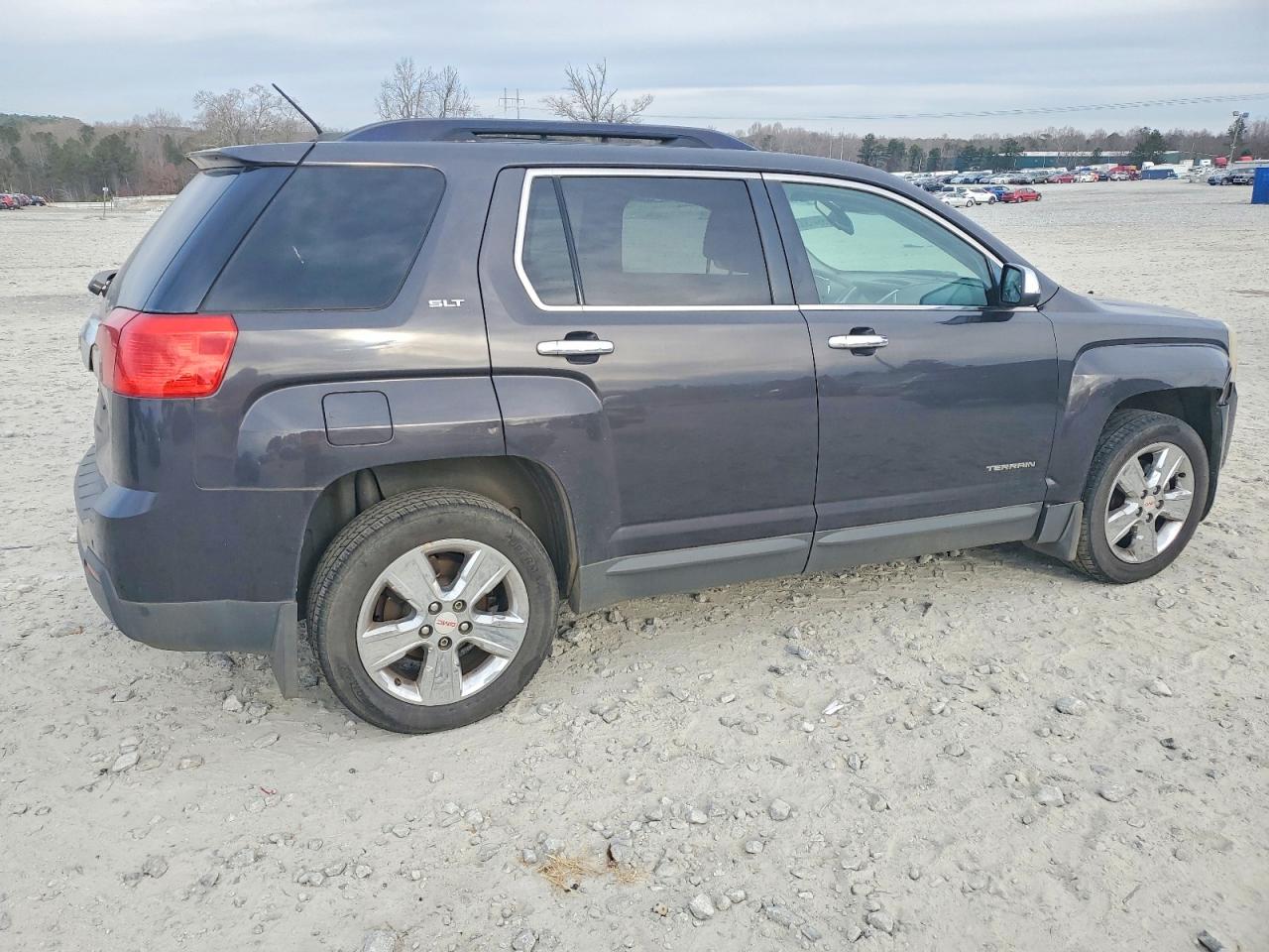 2015 GMC TERRAIN SLT photo 3