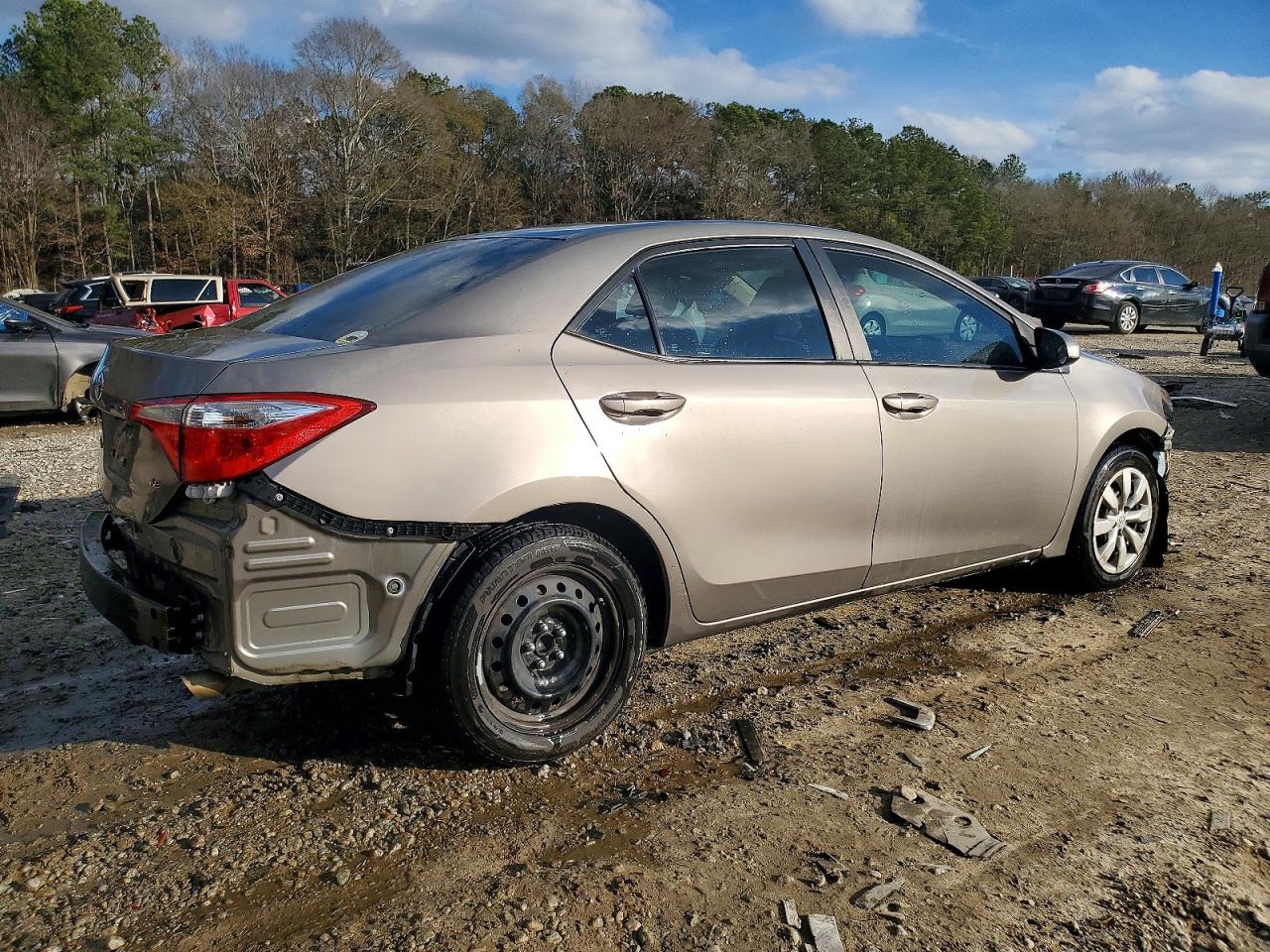 2016 TOYOTA COROLLA LE photo 3