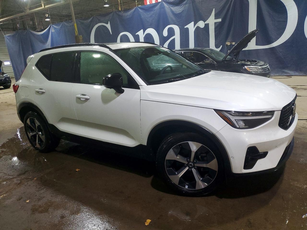 2023 VOLVO XC40 ULTIMATE photo 4