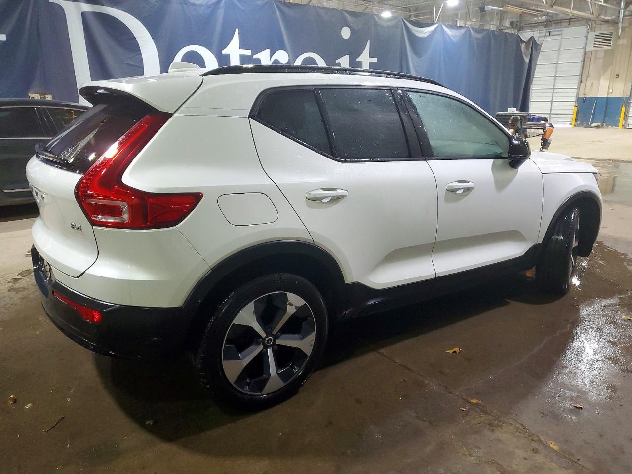 2023 VOLVO XC40 ULTIMATE photo 3