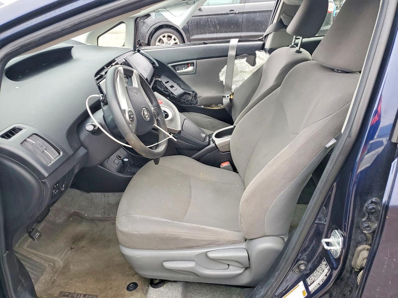 2015 TOYOTA PRIUS photo 7