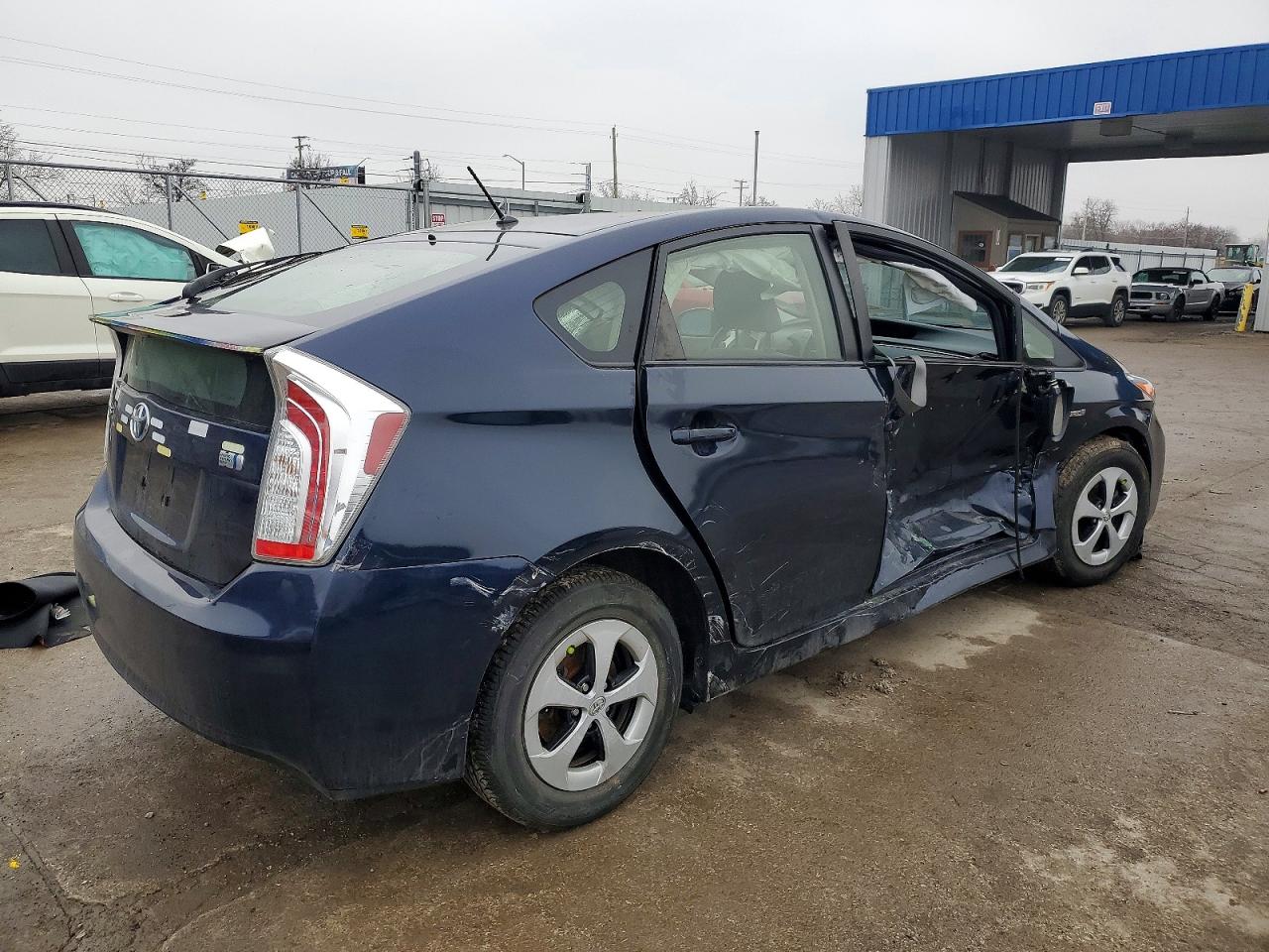 2015 TOYOTA PRIUS photo 3