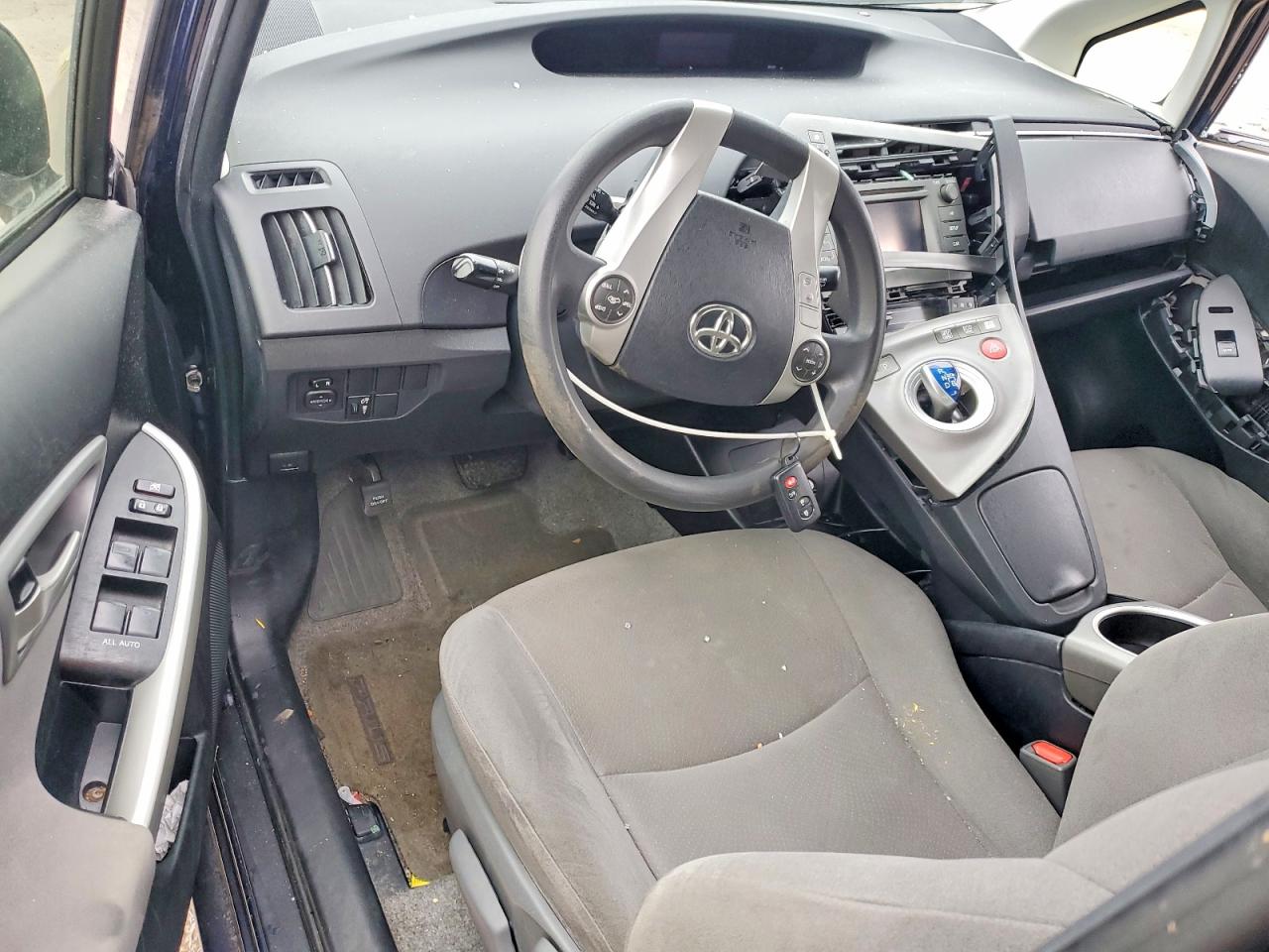 2015 TOYOTA PRIUS photo 8