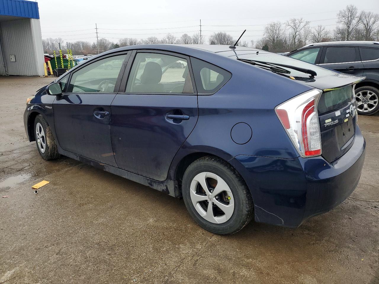 2015 TOYOTA PRIUS photo 2