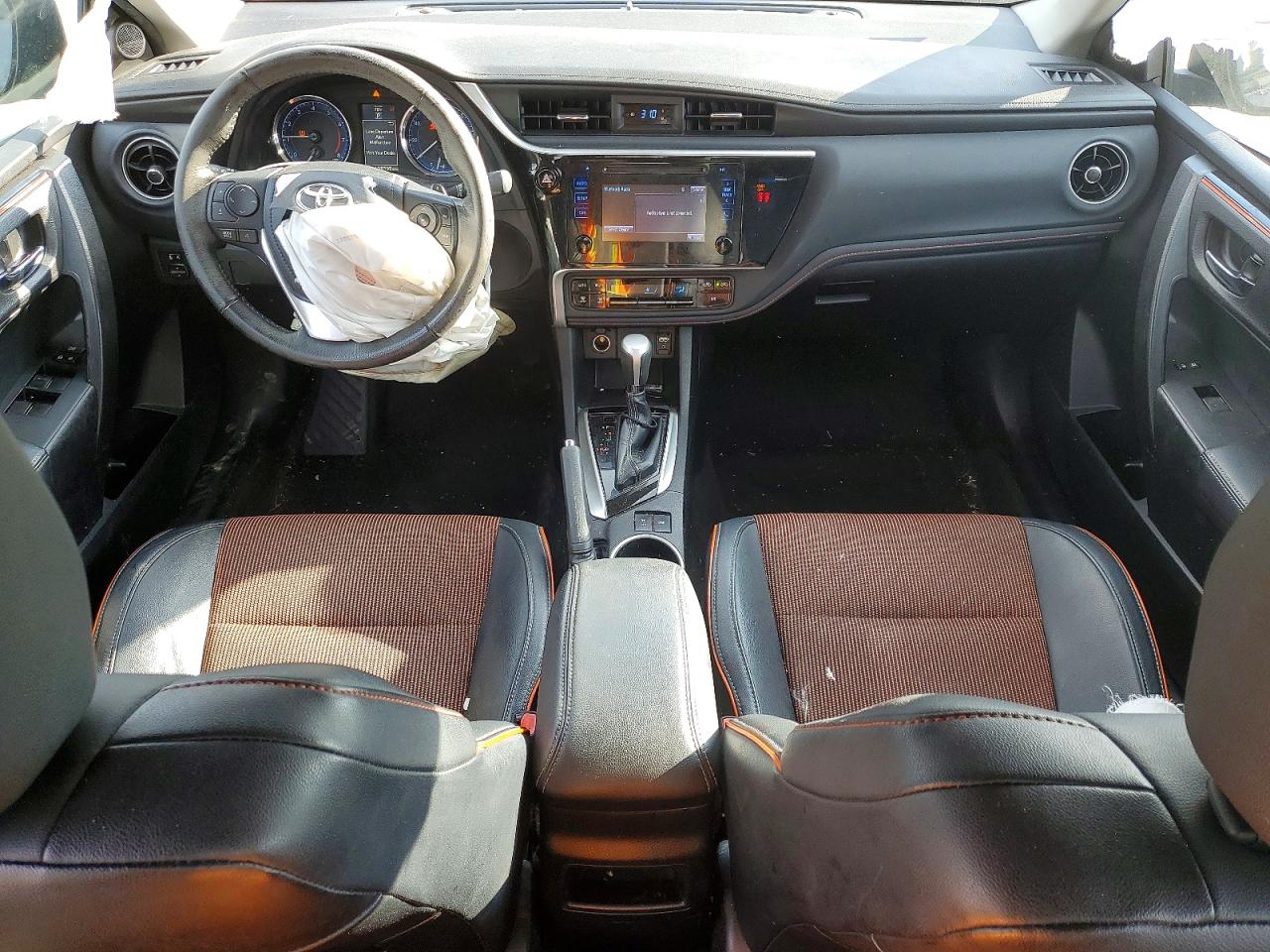 2018 TOYOTA COROLLA L photo 8