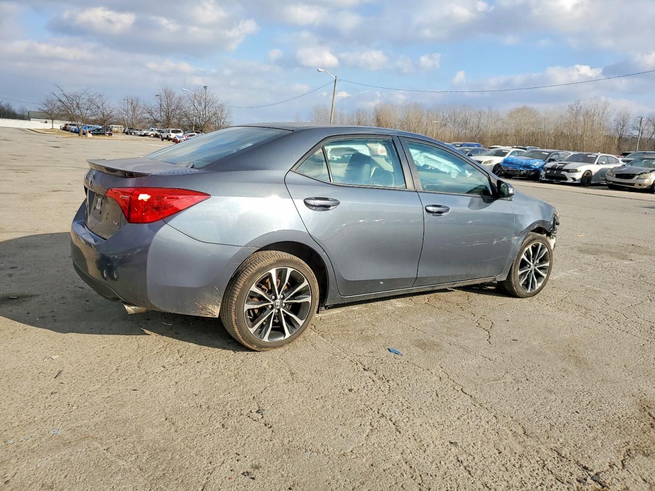 2018 TOYOTA COROLLA L photo 3