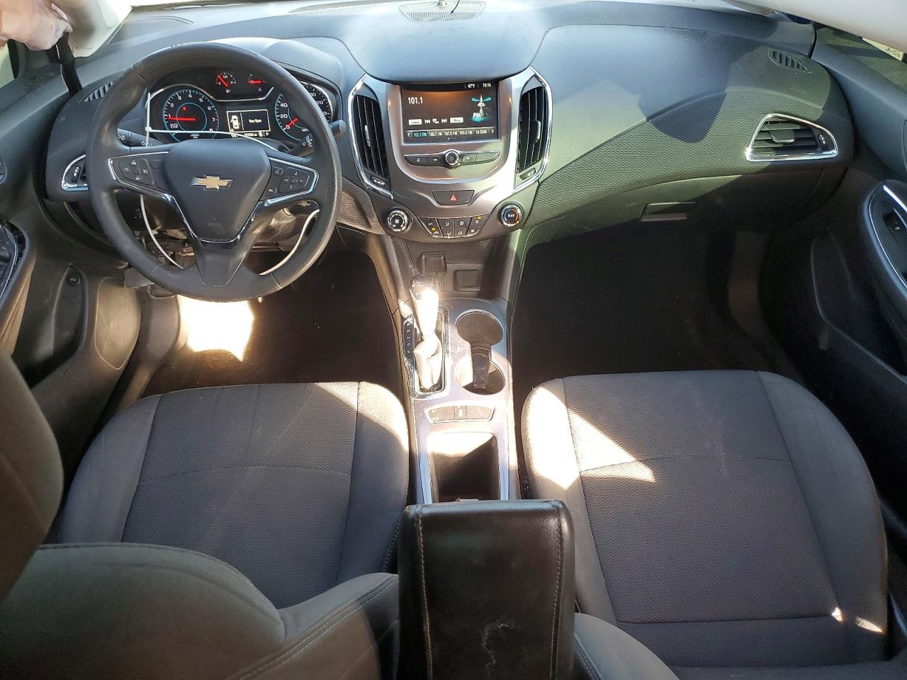 2017 CHEVROLET CRUZE LT photo 8