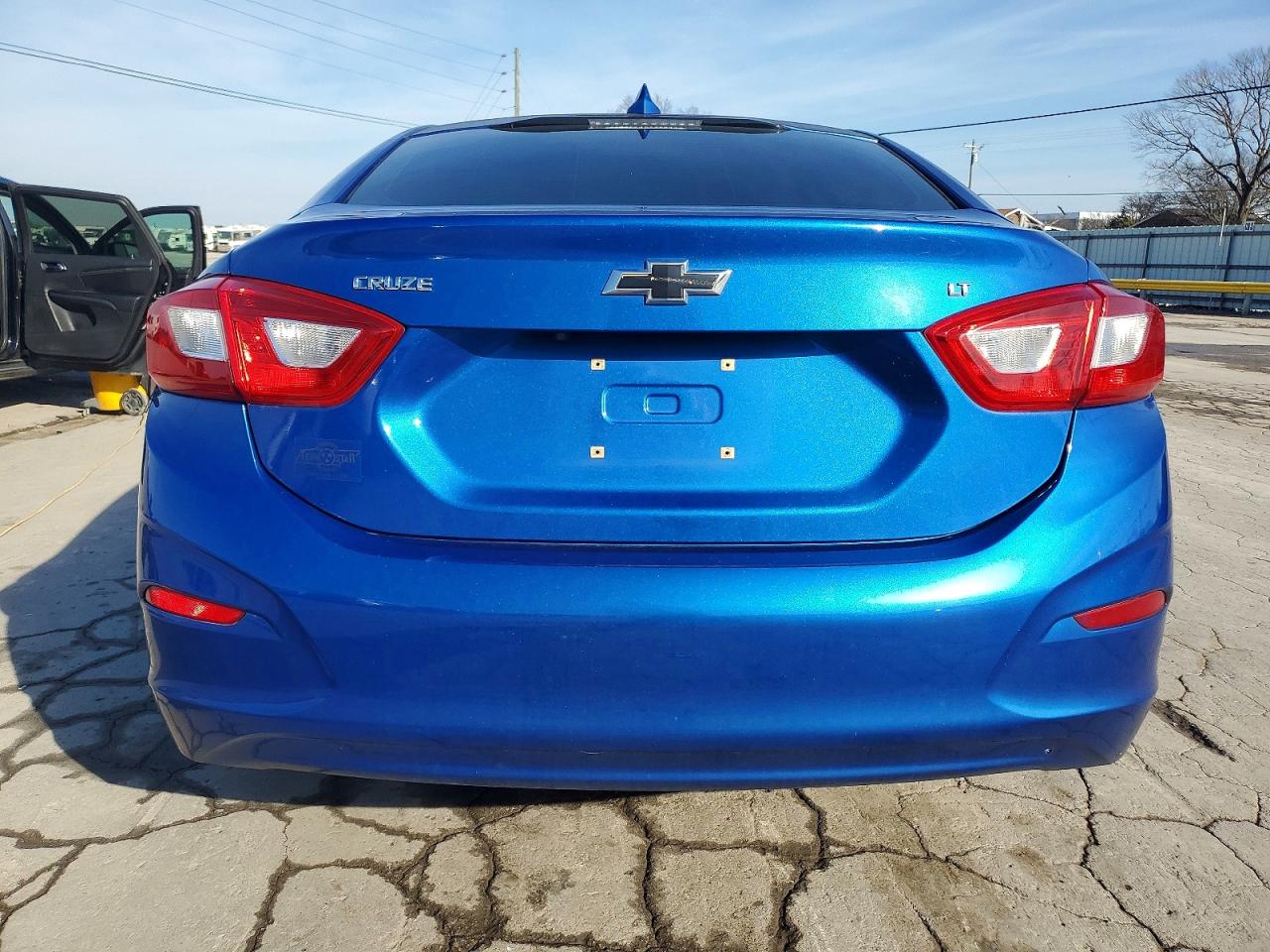 2017 CHEVROLET CRUZE LT photo 6