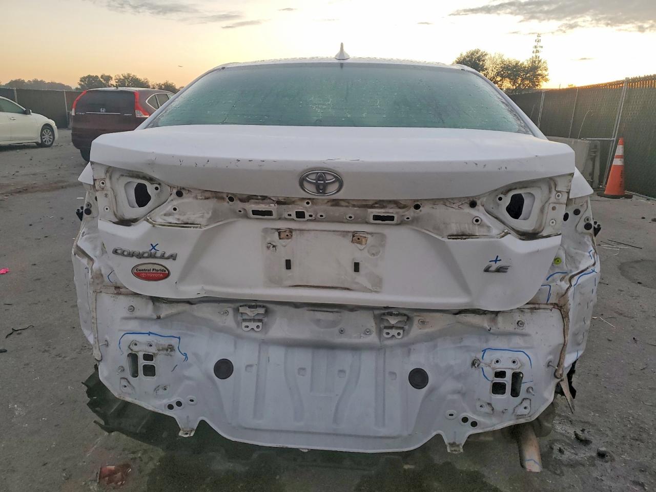 2021 TOYOTA COROLLA LE photo 6