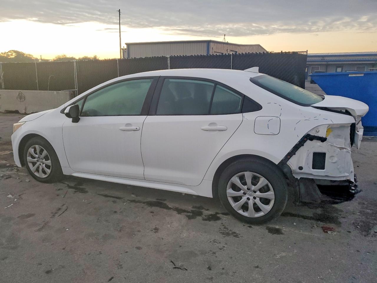 2021 TOYOTA COROLLA LE photo 2