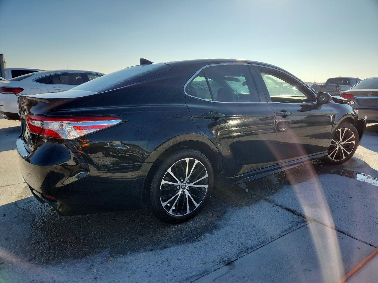 2020 TOYOTA CAMRY SE photo 5