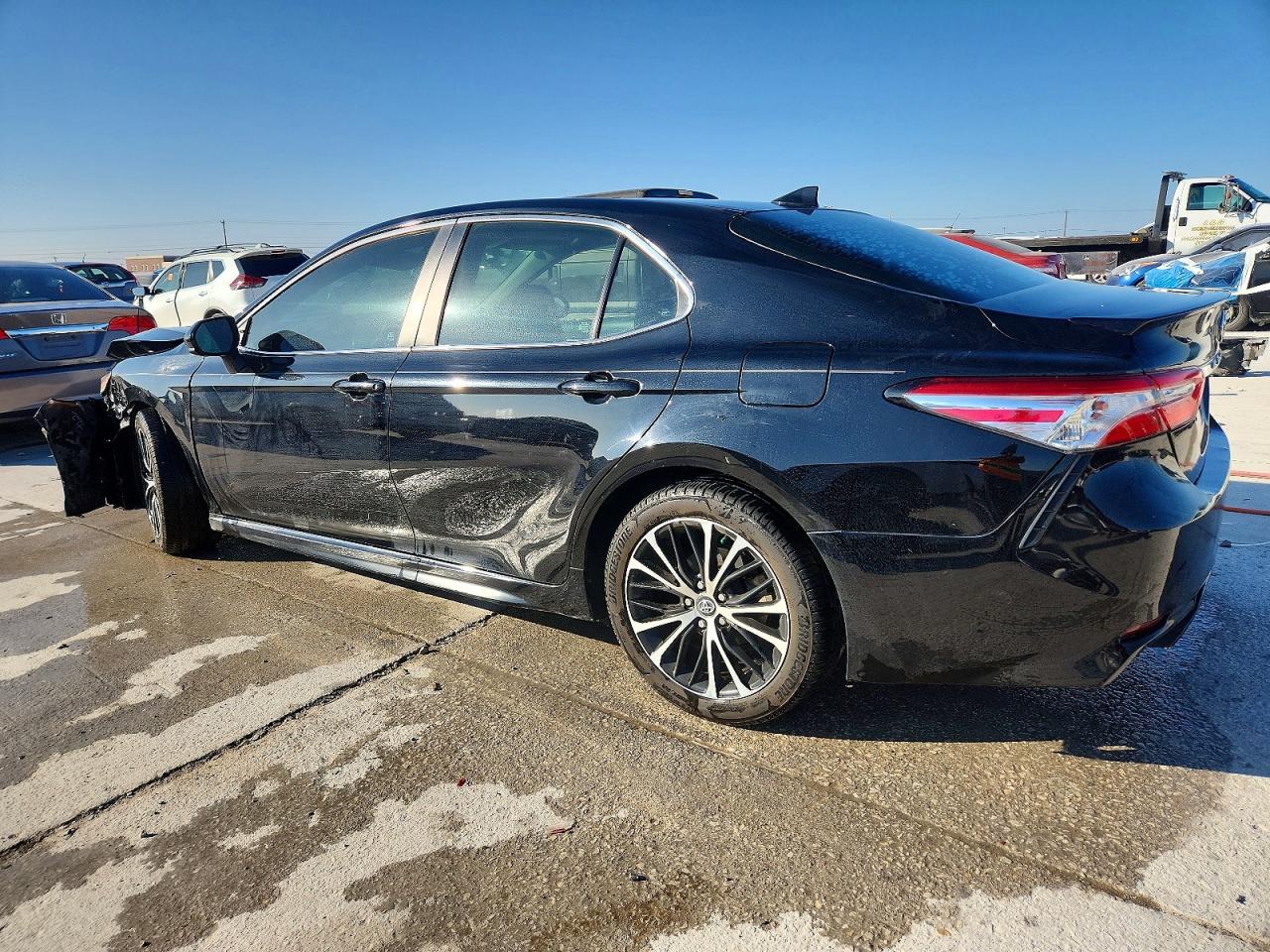 2020 TOYOTA CAMRY SE photo 3