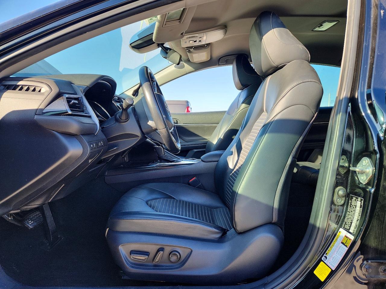 2020 TOYOTA CAMRY SE photo 13