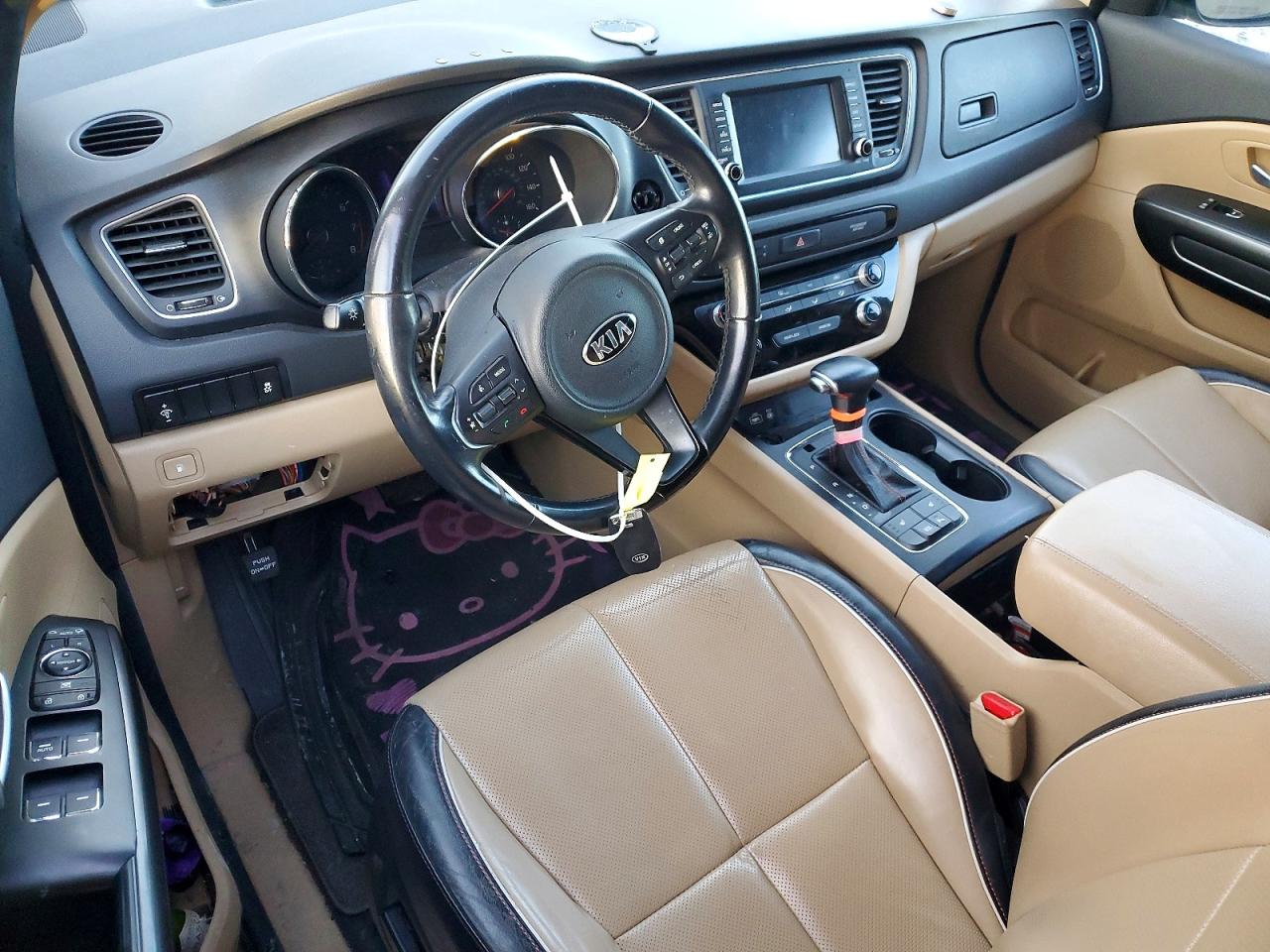 2017 KIA SEDONA LX photo 8