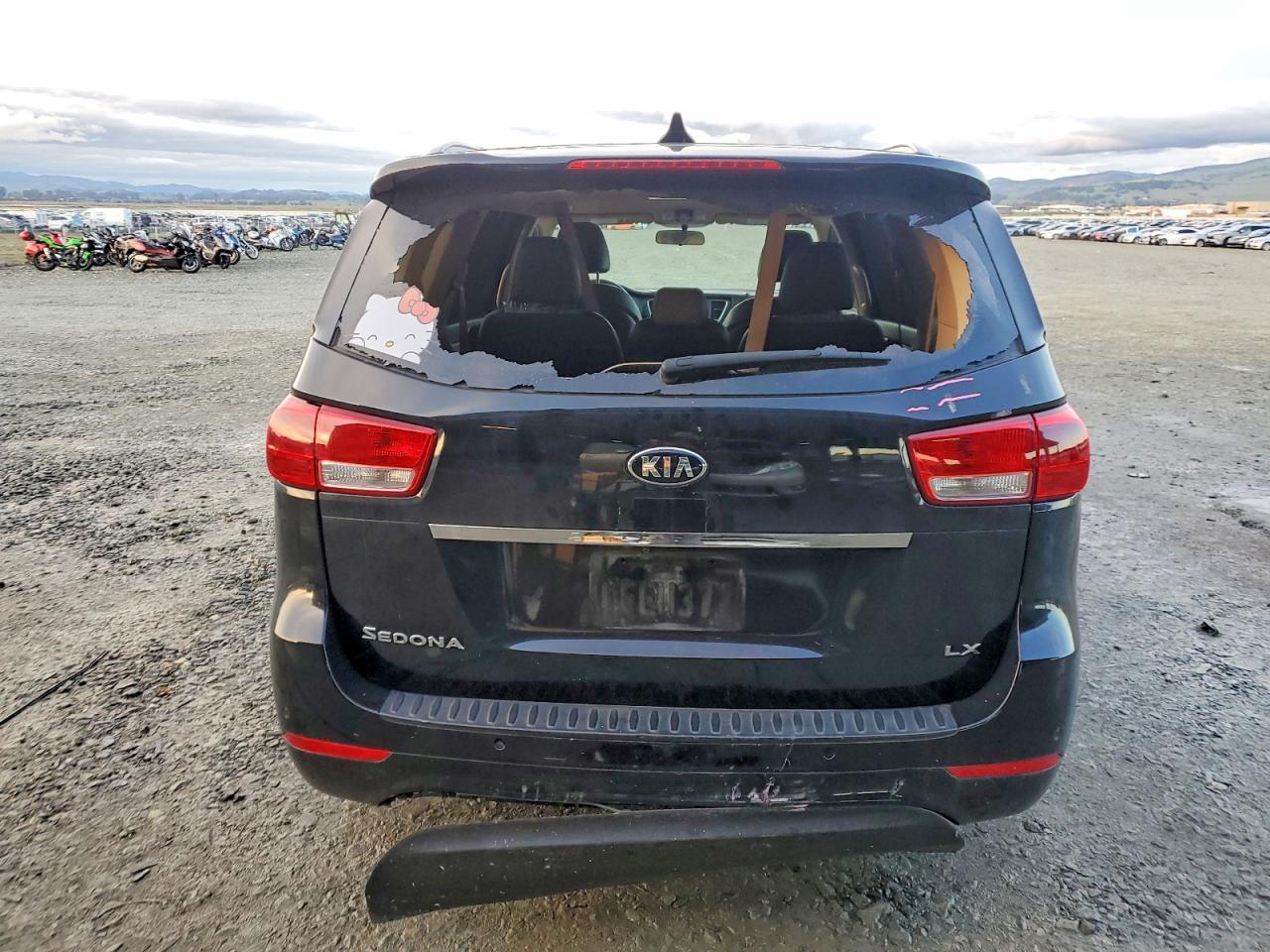 2017 KIA SEDONA LX photo 6