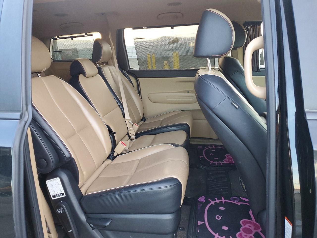 2017 KIA SEDONA LX photo 11