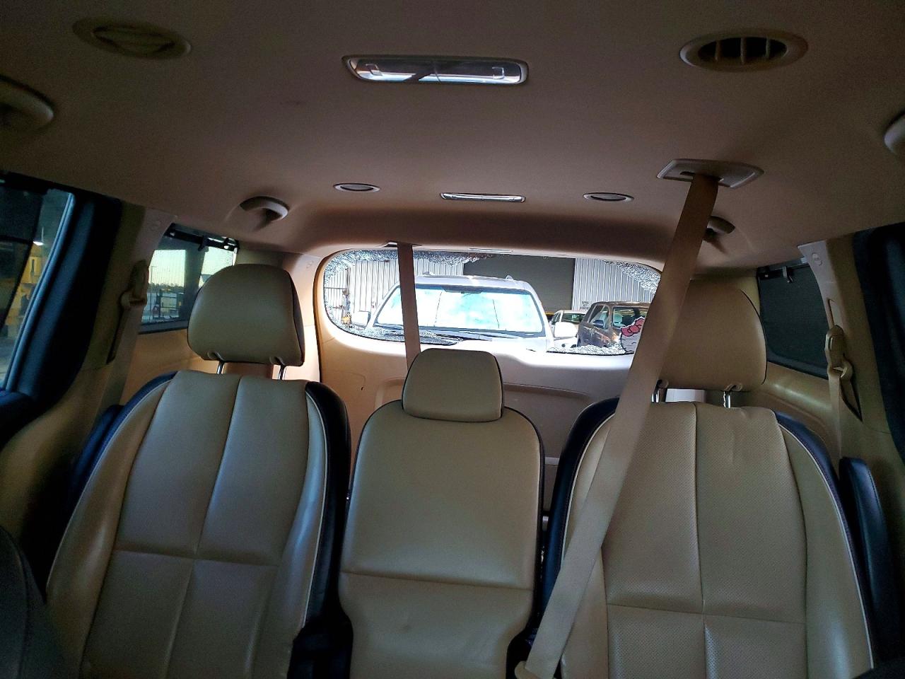 2017 KIA SEDONA LX photo 10