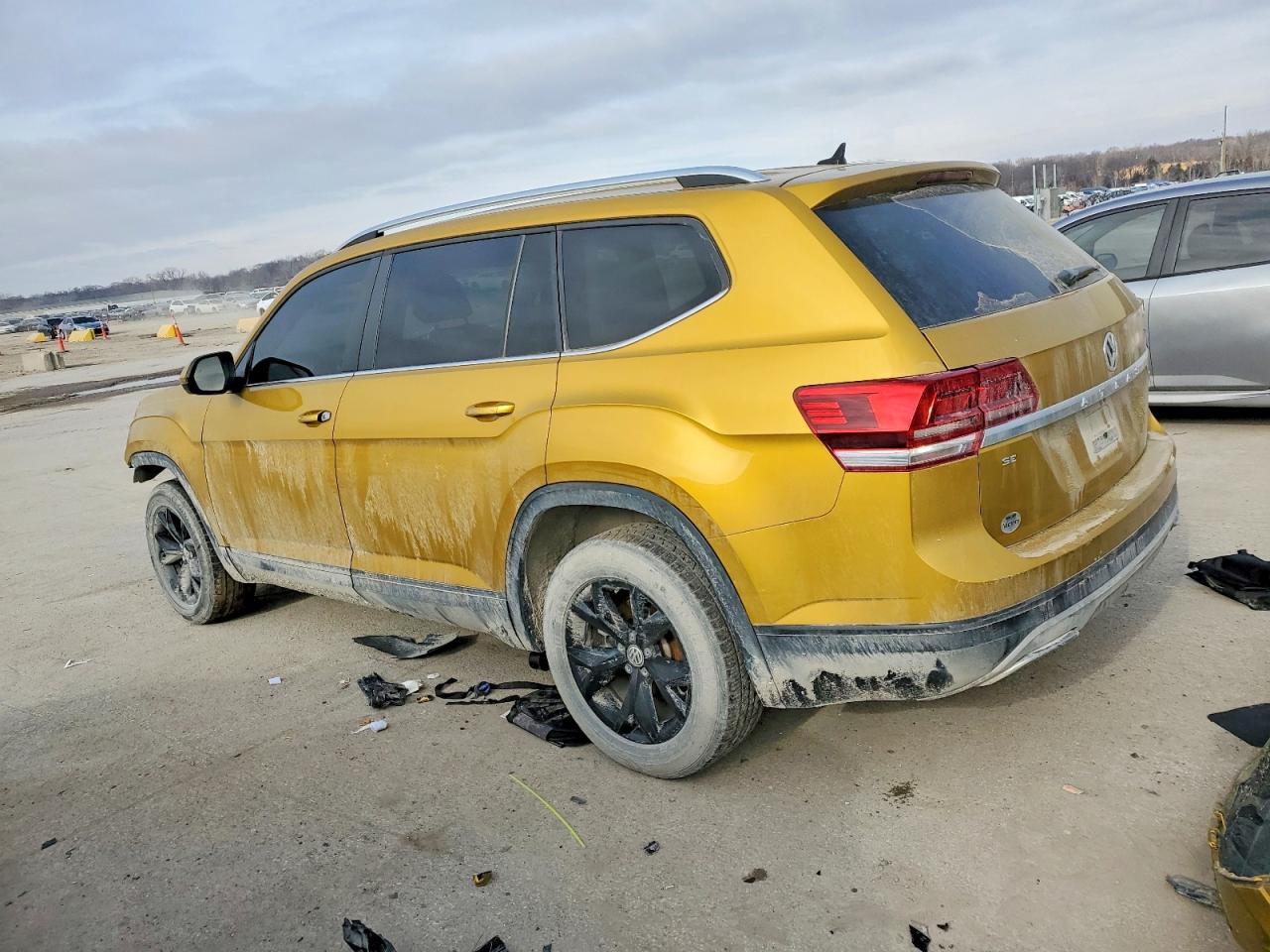 2018 VOLKSWAGEN ATLAS SE photo 3