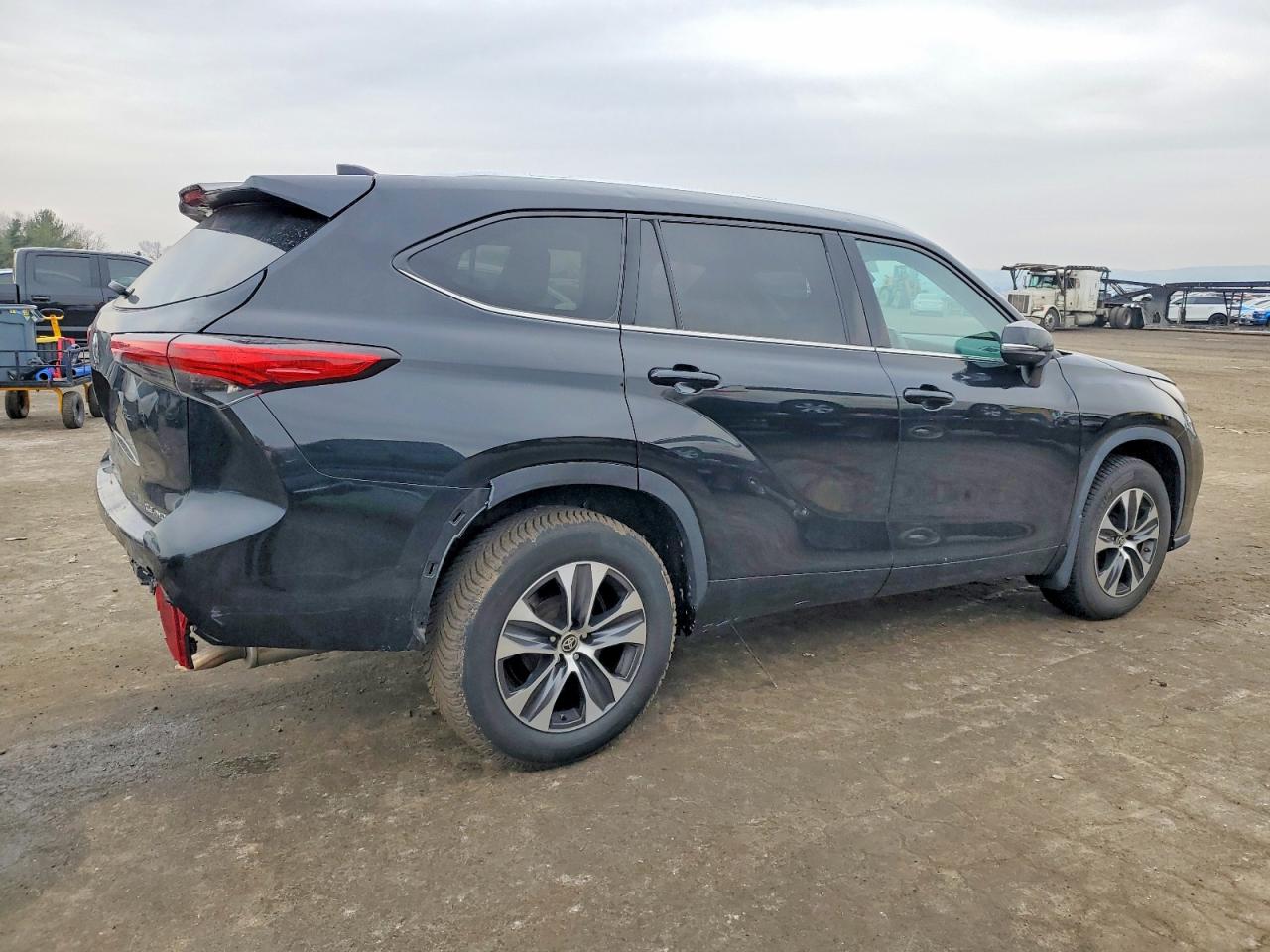 2020 TOYOTA HIGHLANDER XLE photo 3