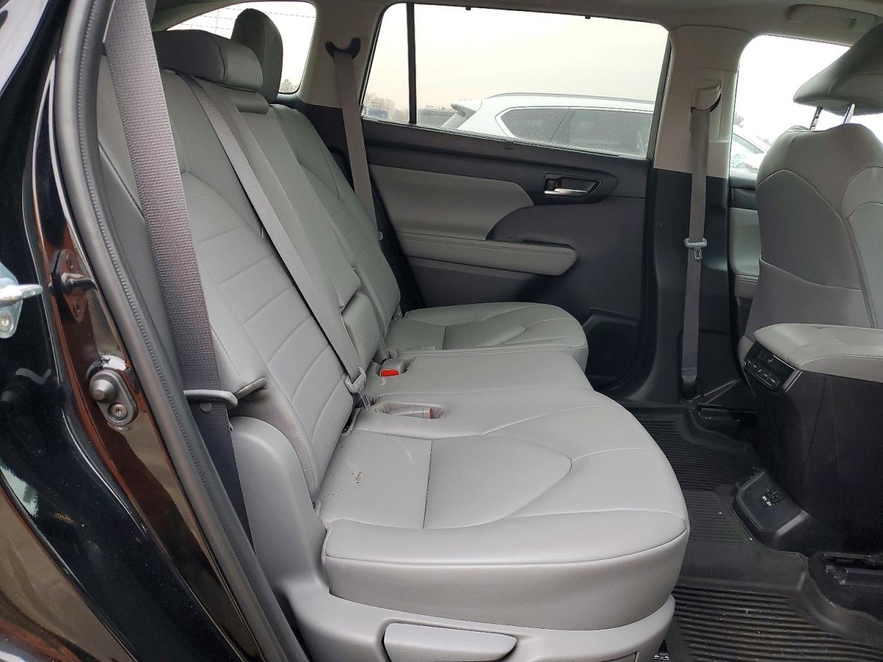 2020 TOYOTA HIGHLANDER XLE photo 11