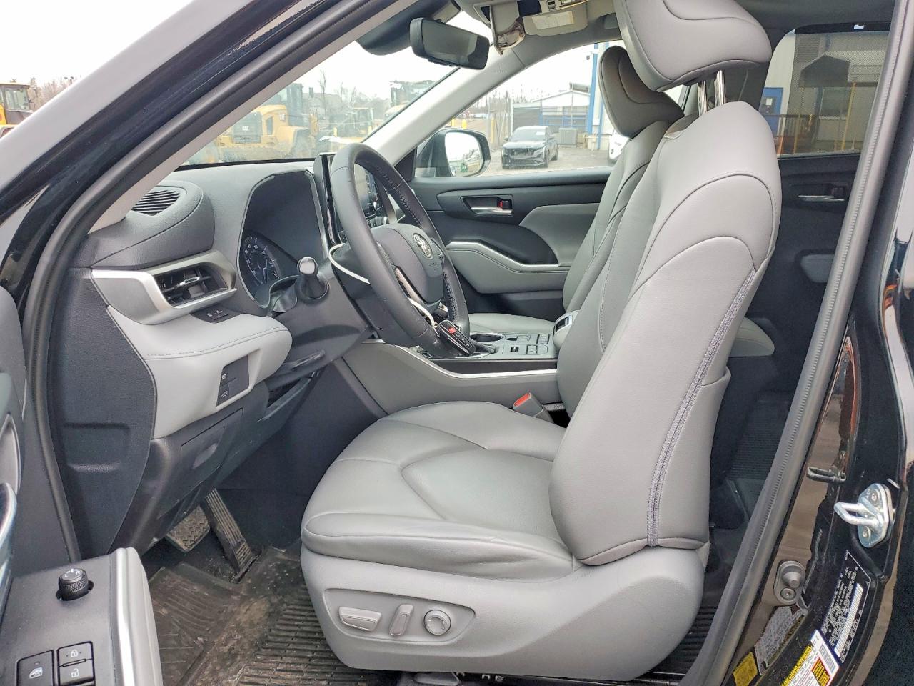 2020 TOYOTA HIGHLANDER XLE photo 7