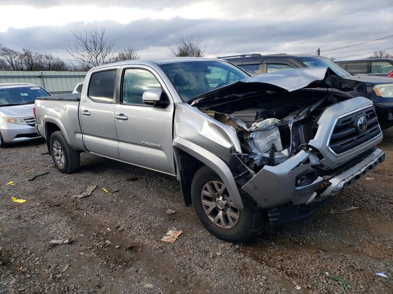 2019 TOYOTA TACOMA DOUBLE CAB photo 4