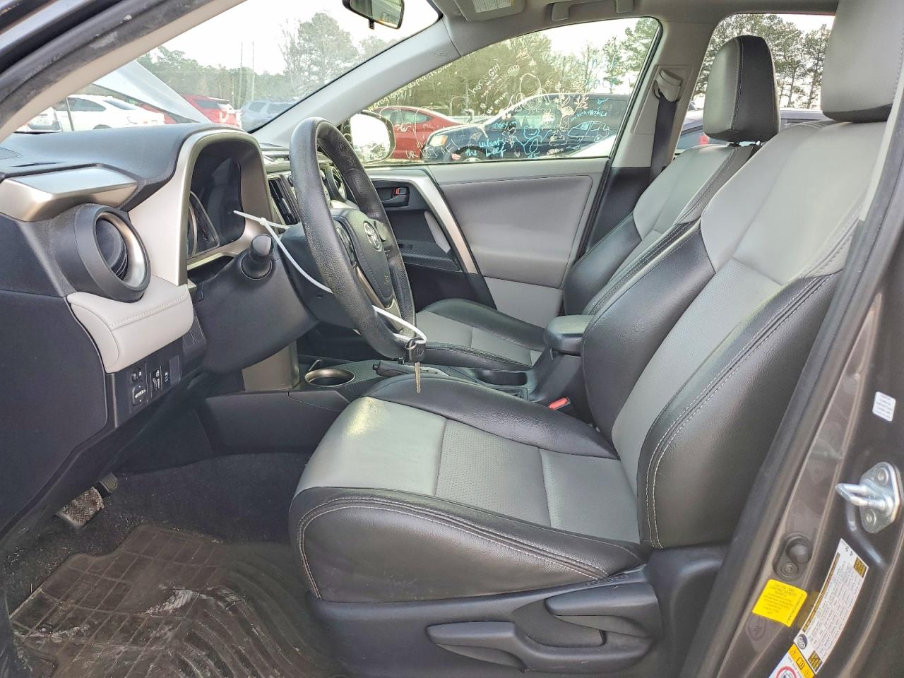 2013 TOYOTA RAV4 XLE photo 7