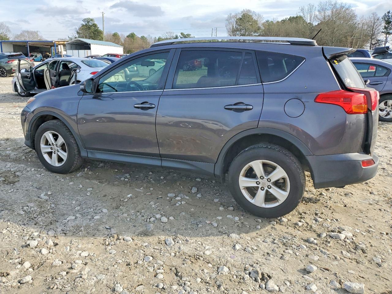 2013 TOYOTA RAV4 XLE photo 2