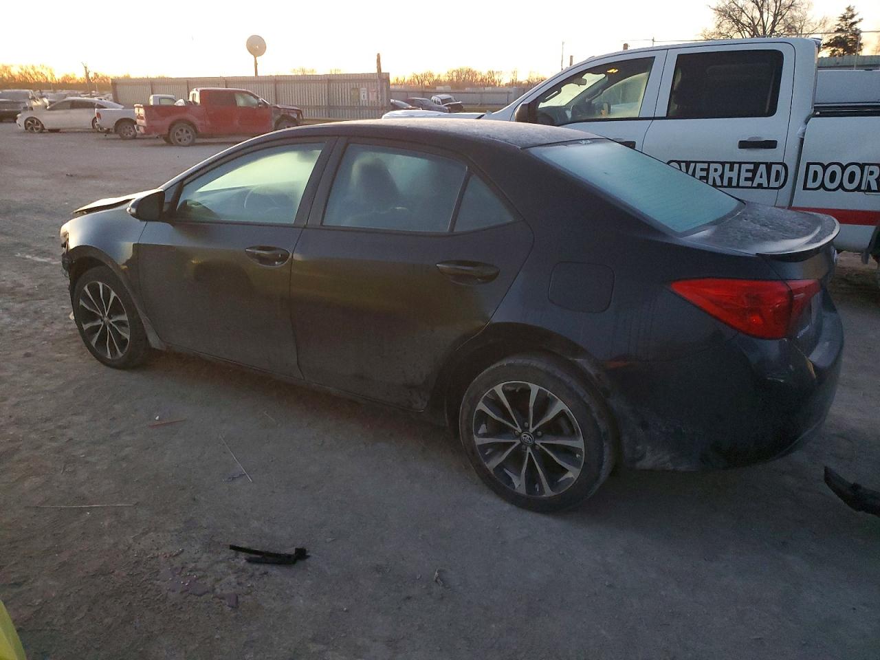 2017 TOYOTA COROLLA L photo 3