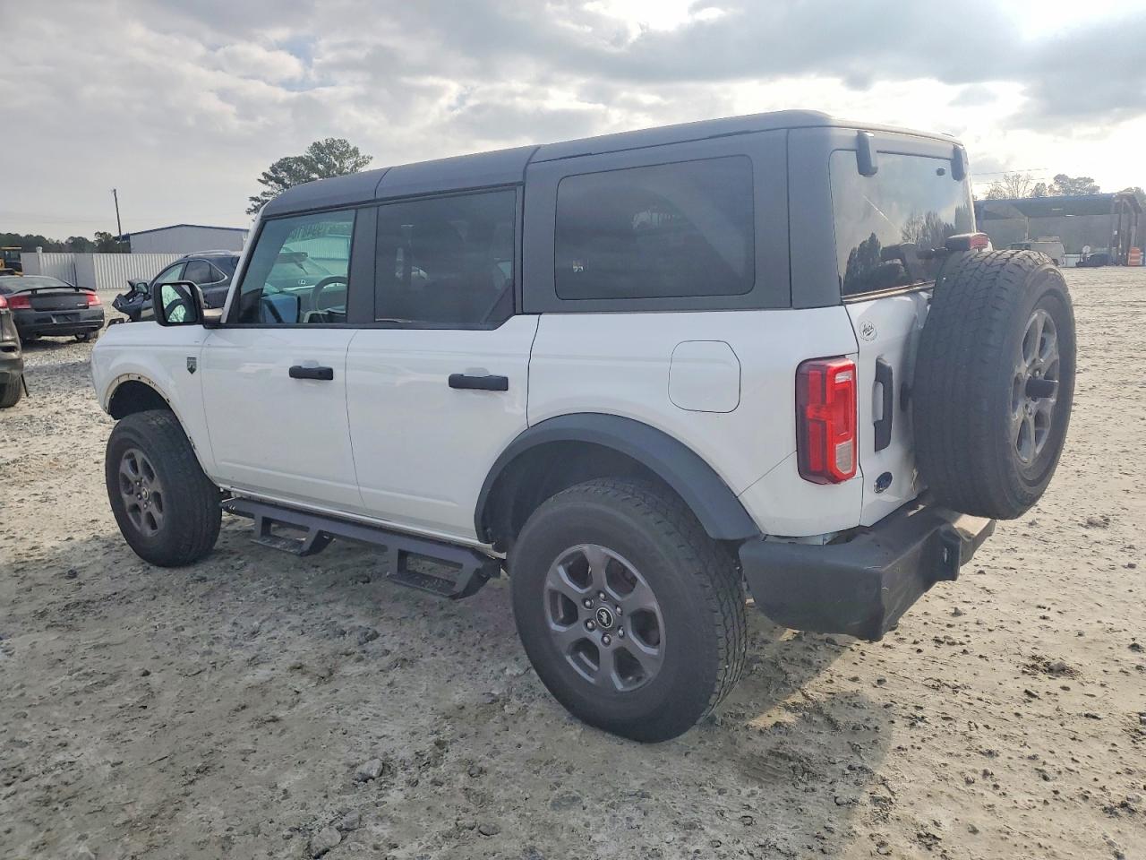 2023 FORD BRONCO BASE photo 2