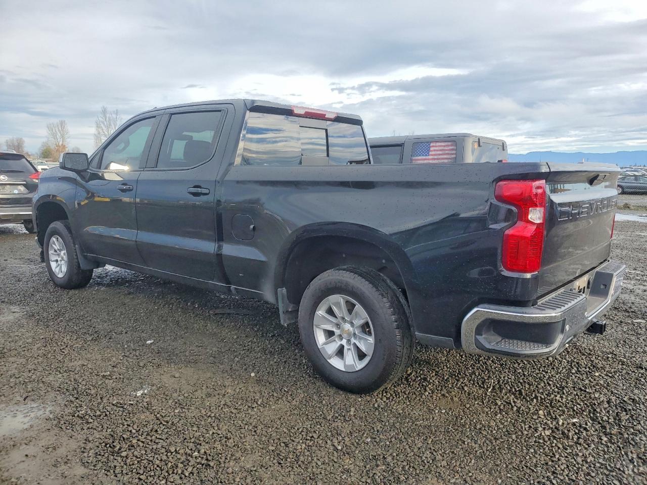 2021 CHEVROLET SILVERADO K1500 LT photo 2