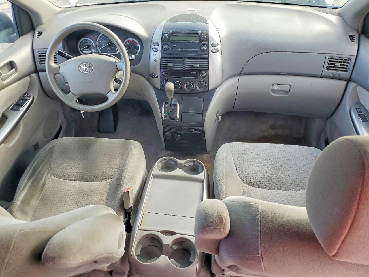 2007 TOYOTA SIENNA CE photo 8
