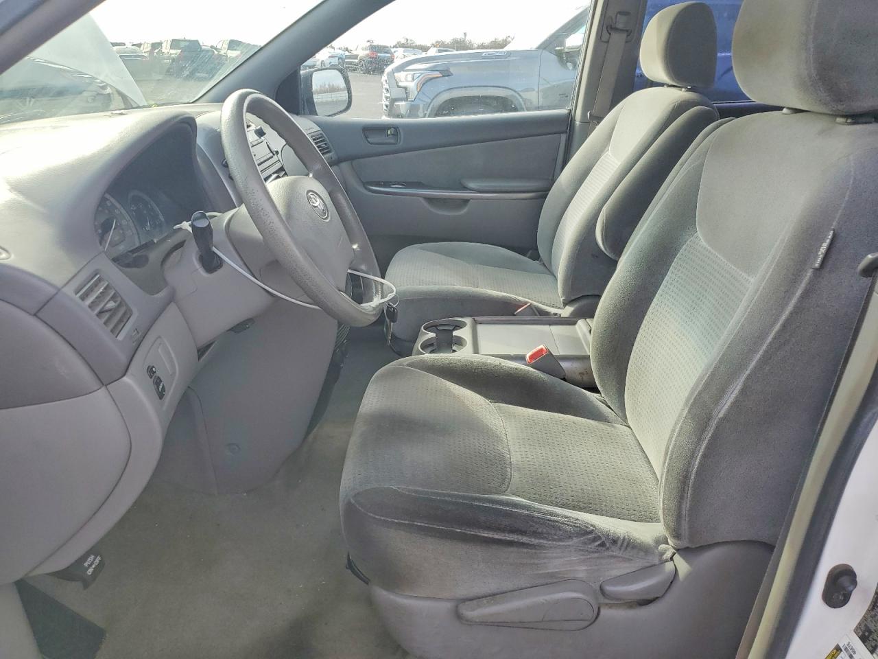 2007 TOYOTA SIENNA CE photo 7