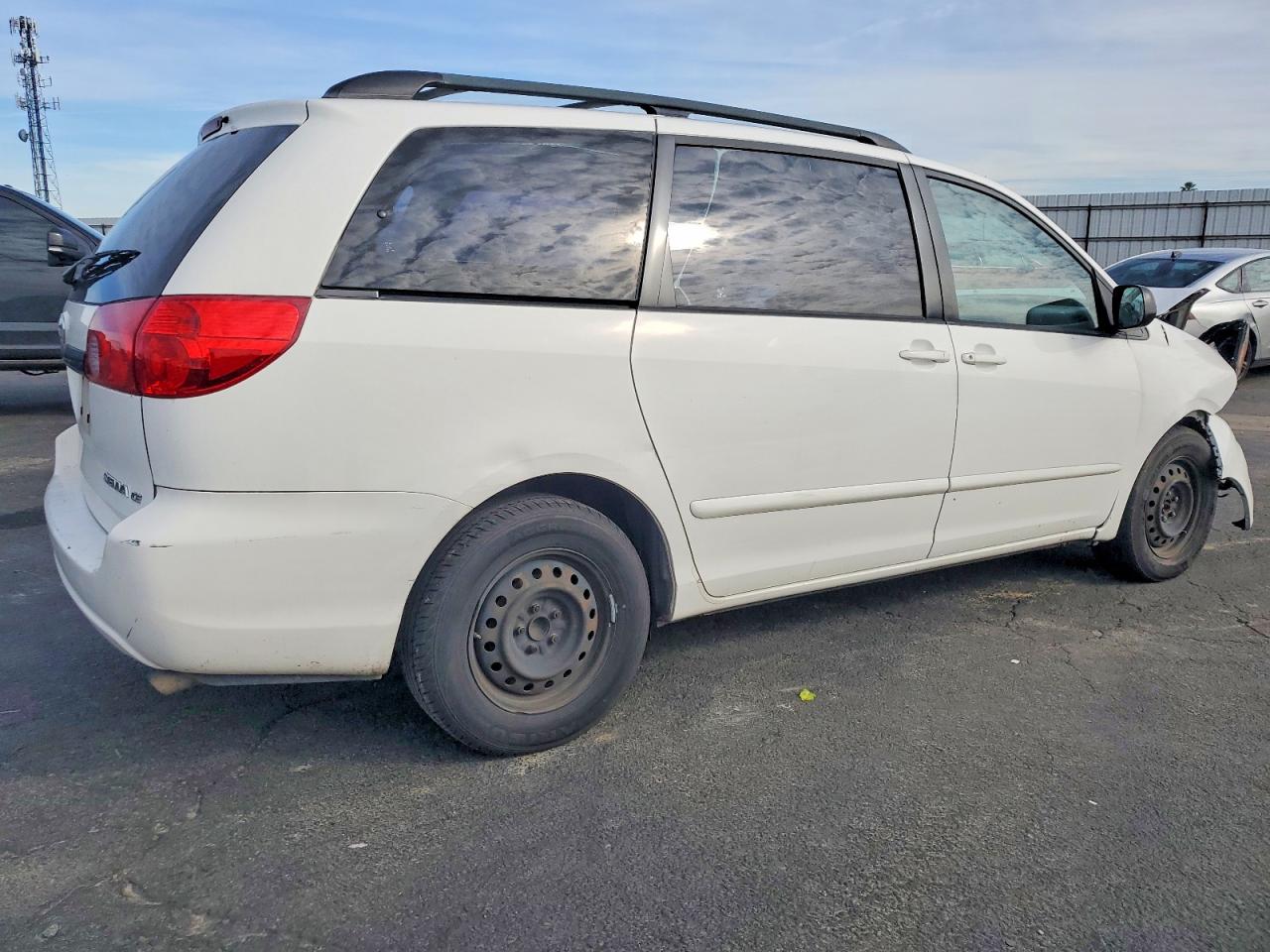 2007 TOYOTA SIENNA CE photo 3