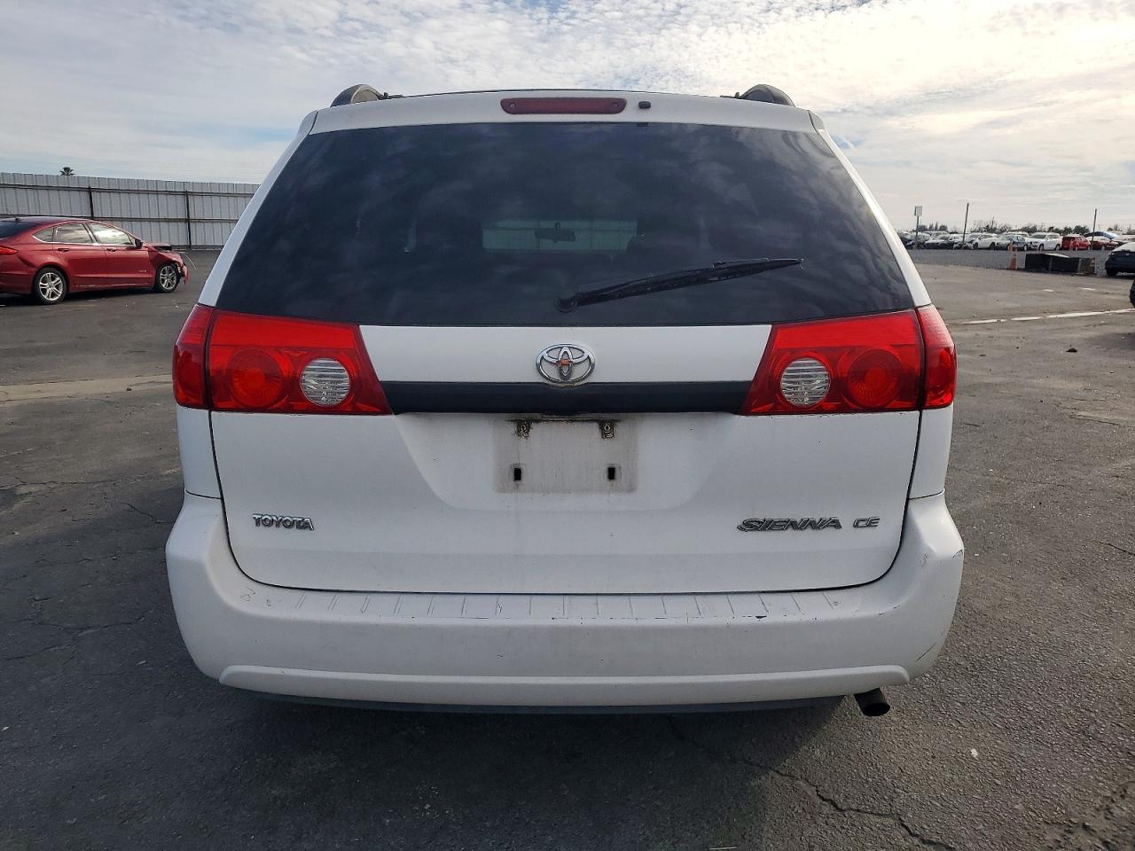 2007 TOYOTA SIENNA CE photo 6