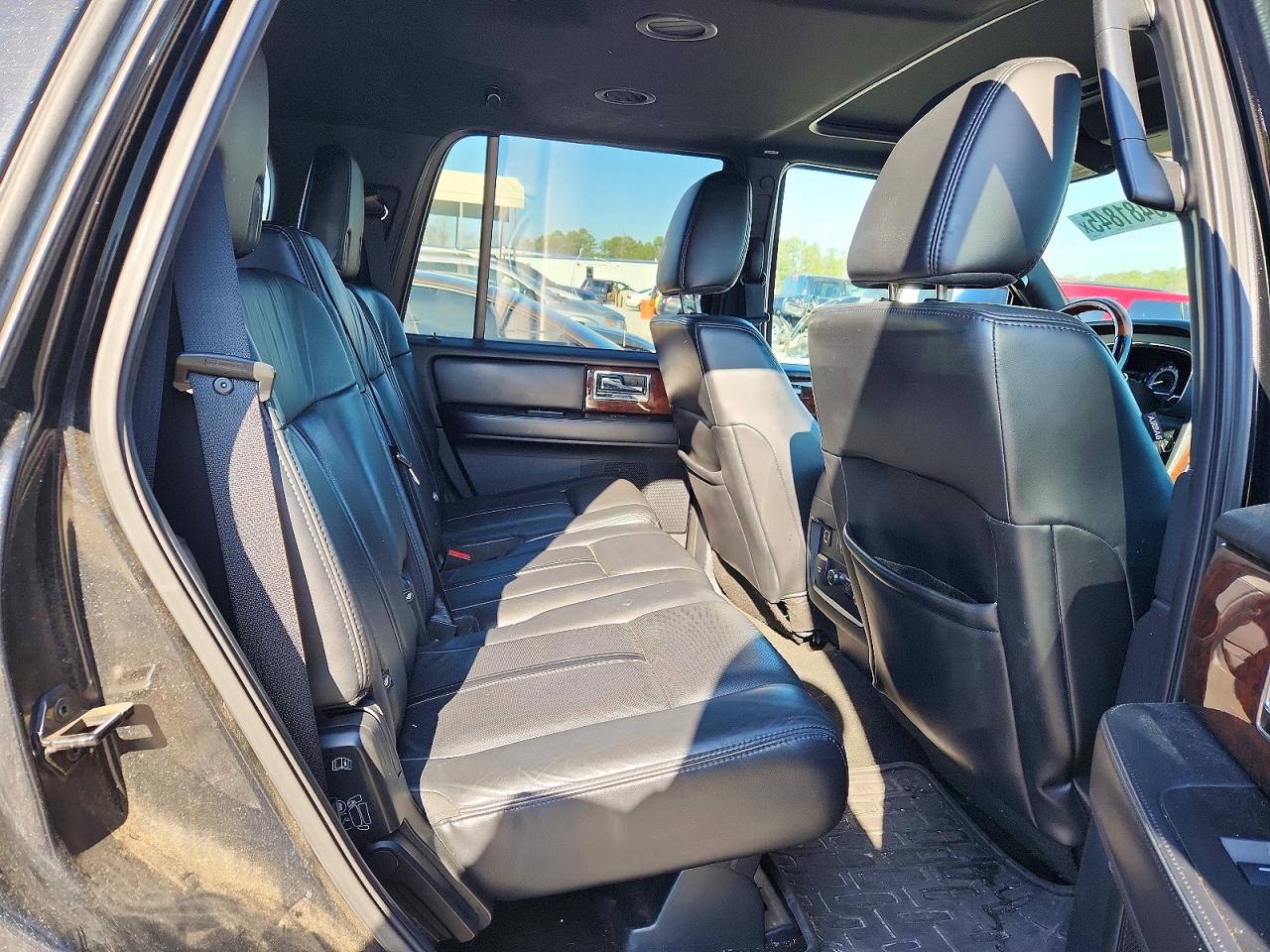 2015 LINCOLN NAVIGATOR photo 11