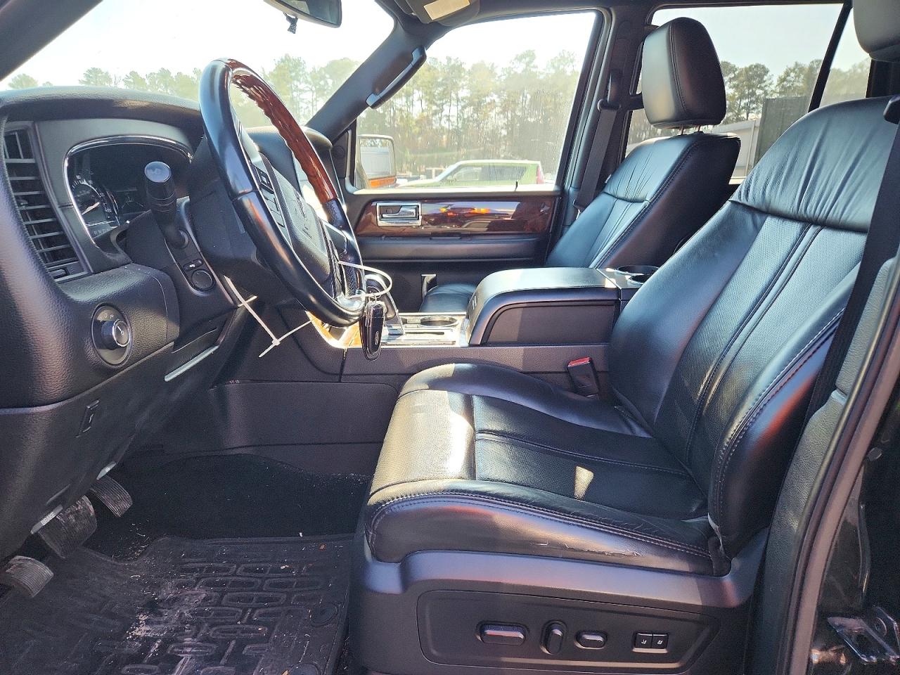 2015 LINCOLN NAVIGATOR photo 7