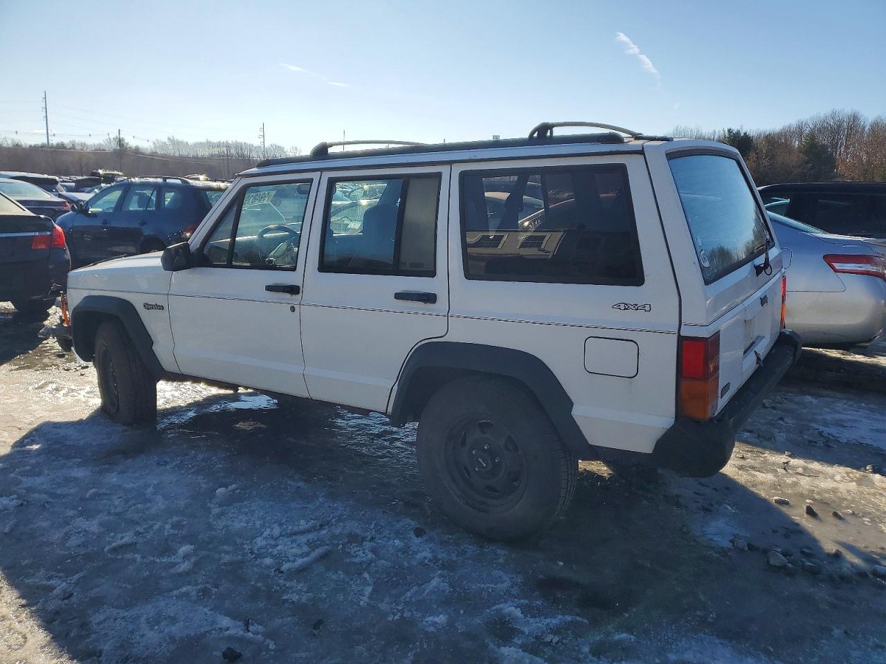 1995 JEEP CHEROKEE SE photo 2