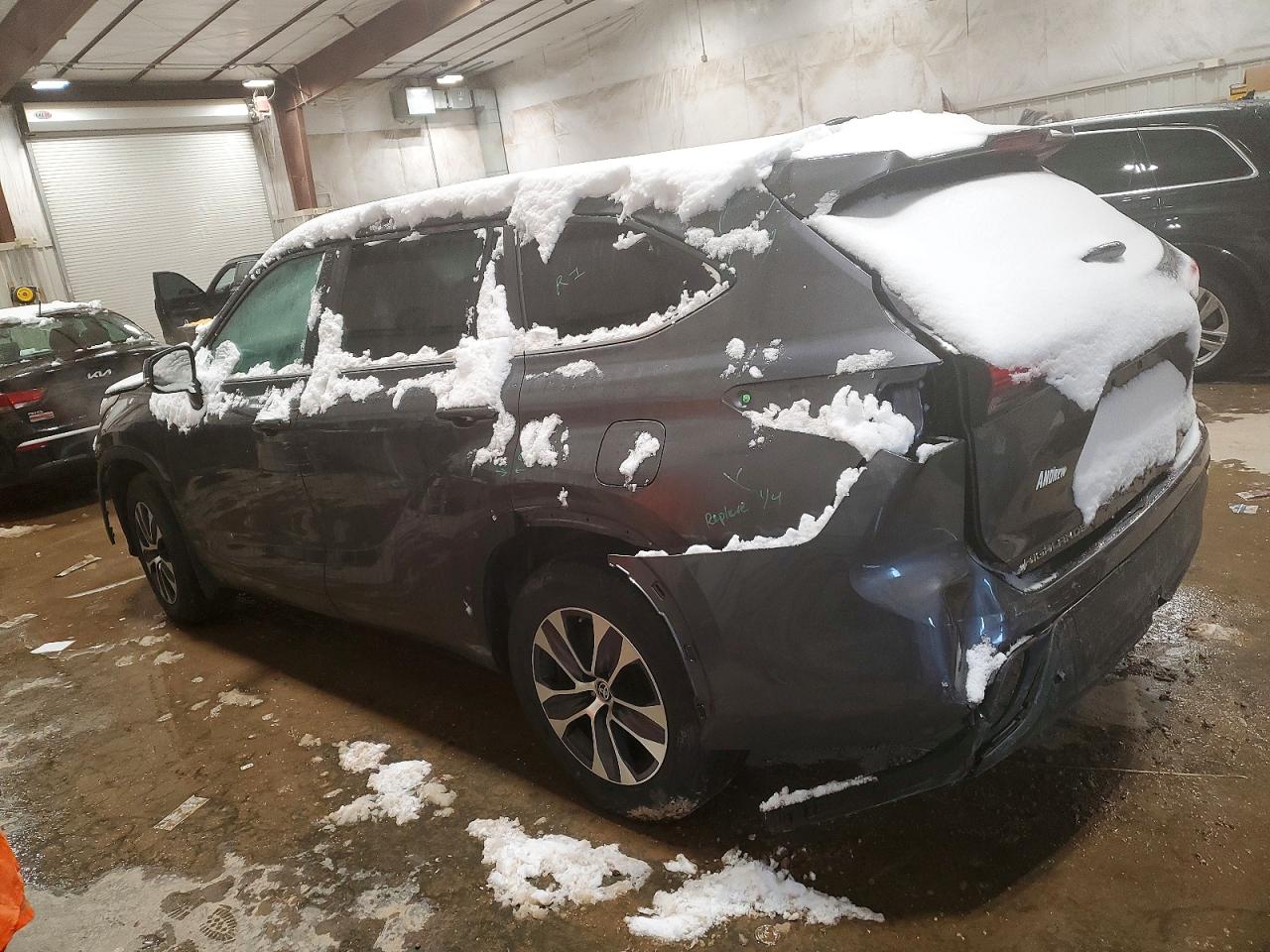 2023 TOYOTA HIGHLANDER photo 2