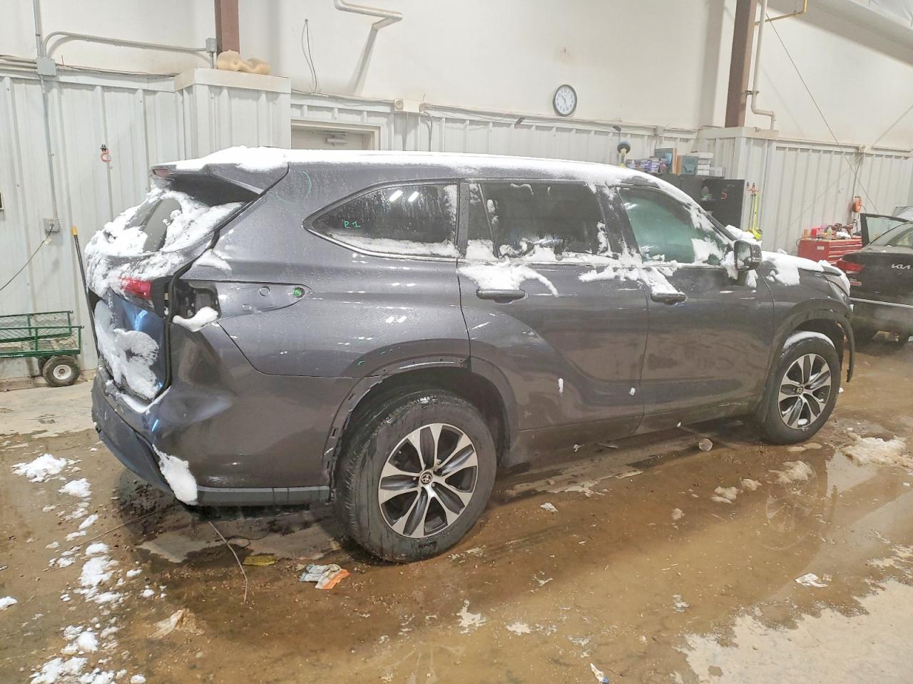 2023 TOYOTA HIGHLANDER photo 3