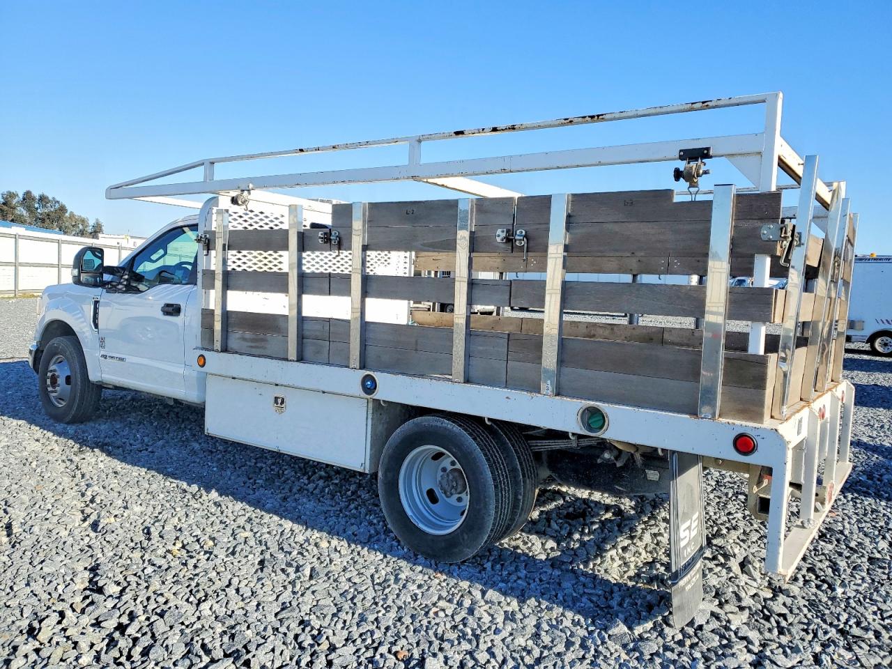 2020 FORD F350 SUPER DUTY FLATBED TRUCK photo 2