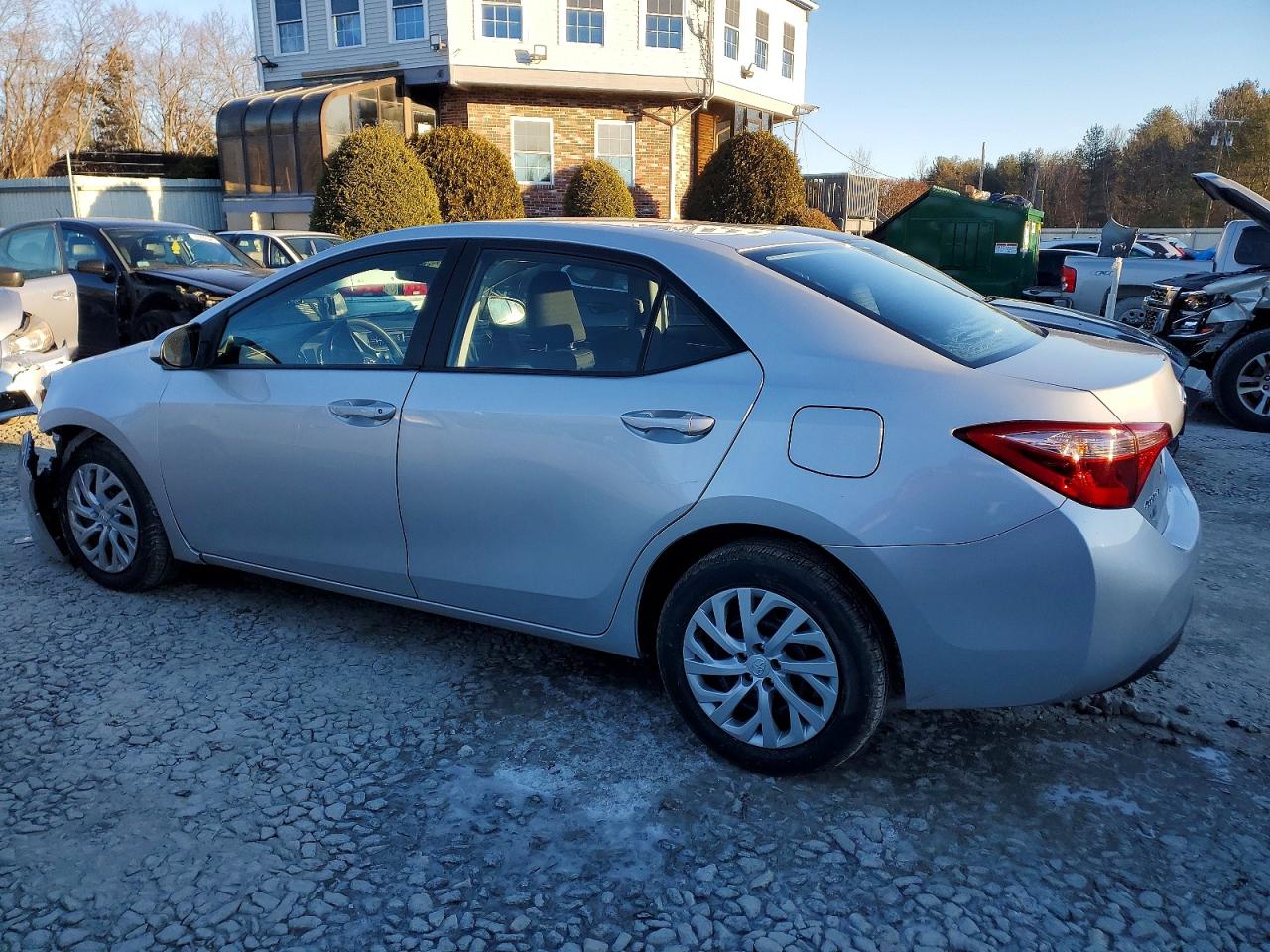 2018 TOYOTA COROLLA L photo 4