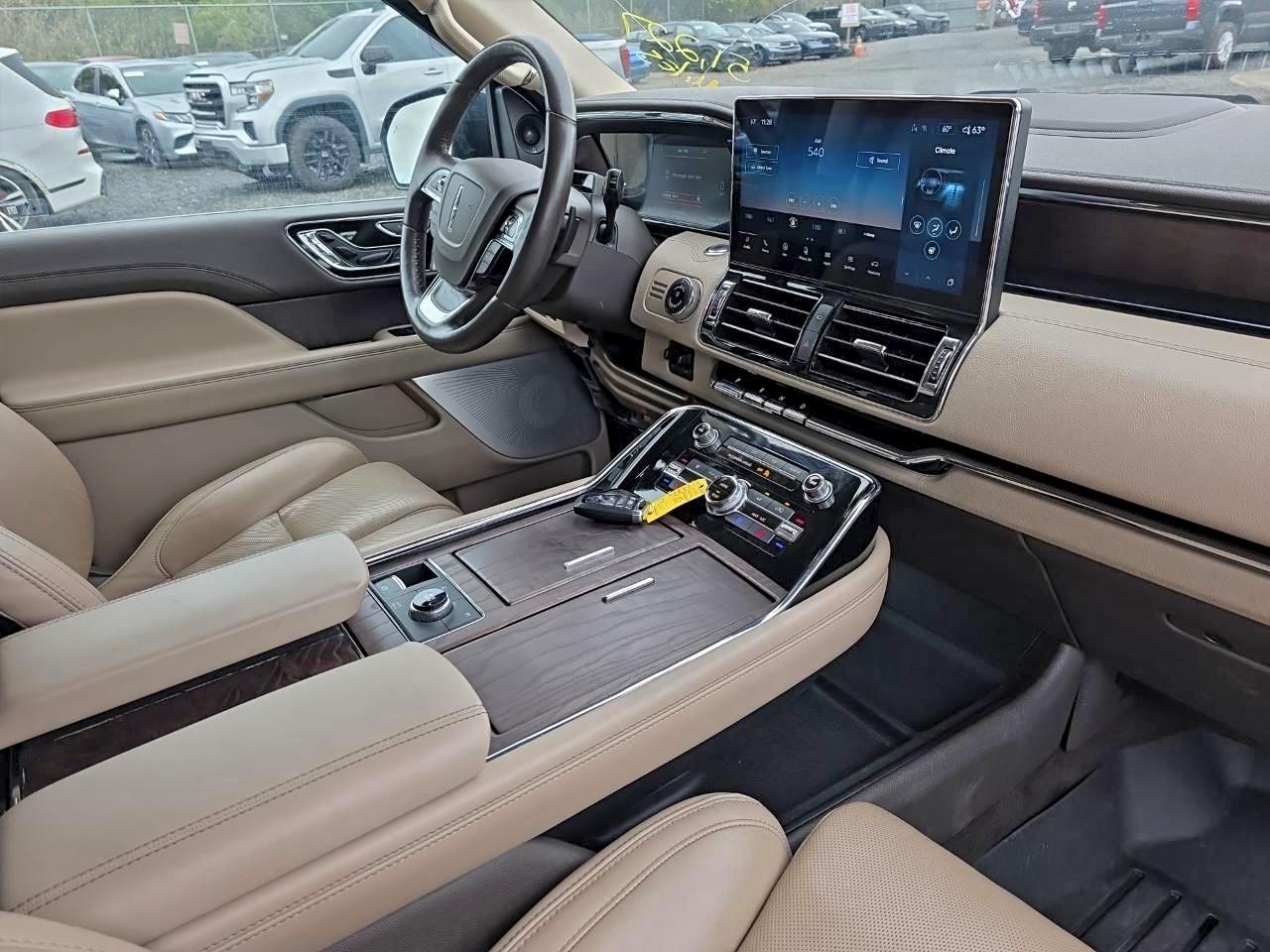 2022 LINCOLN NAVIGATOR L RESERVE photo 13