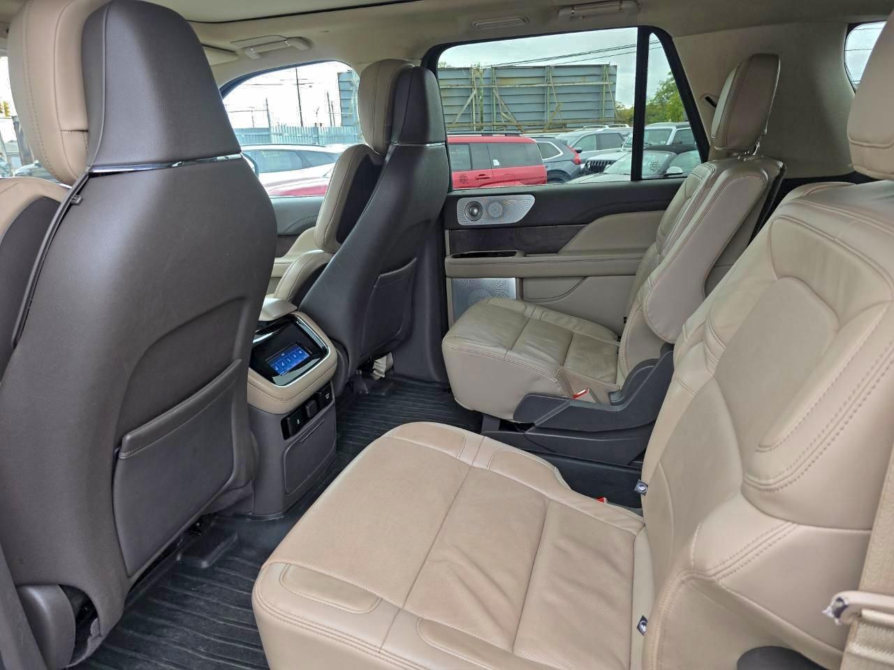 2022 LINCOLN NAVIGATOR L RESERVE photo 21