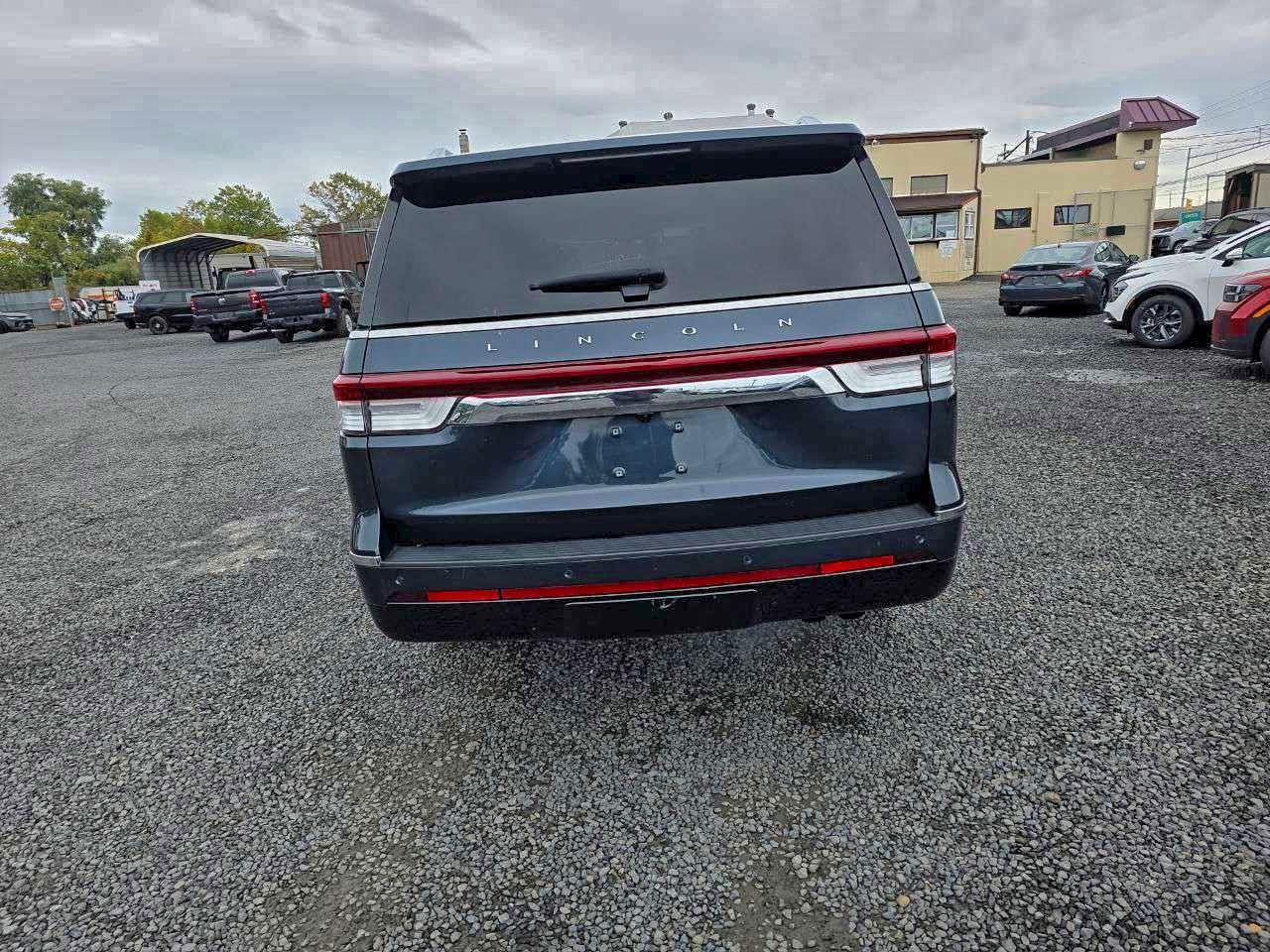 2022 LINCOLN NAVIGATOR L RESERVE photo 11