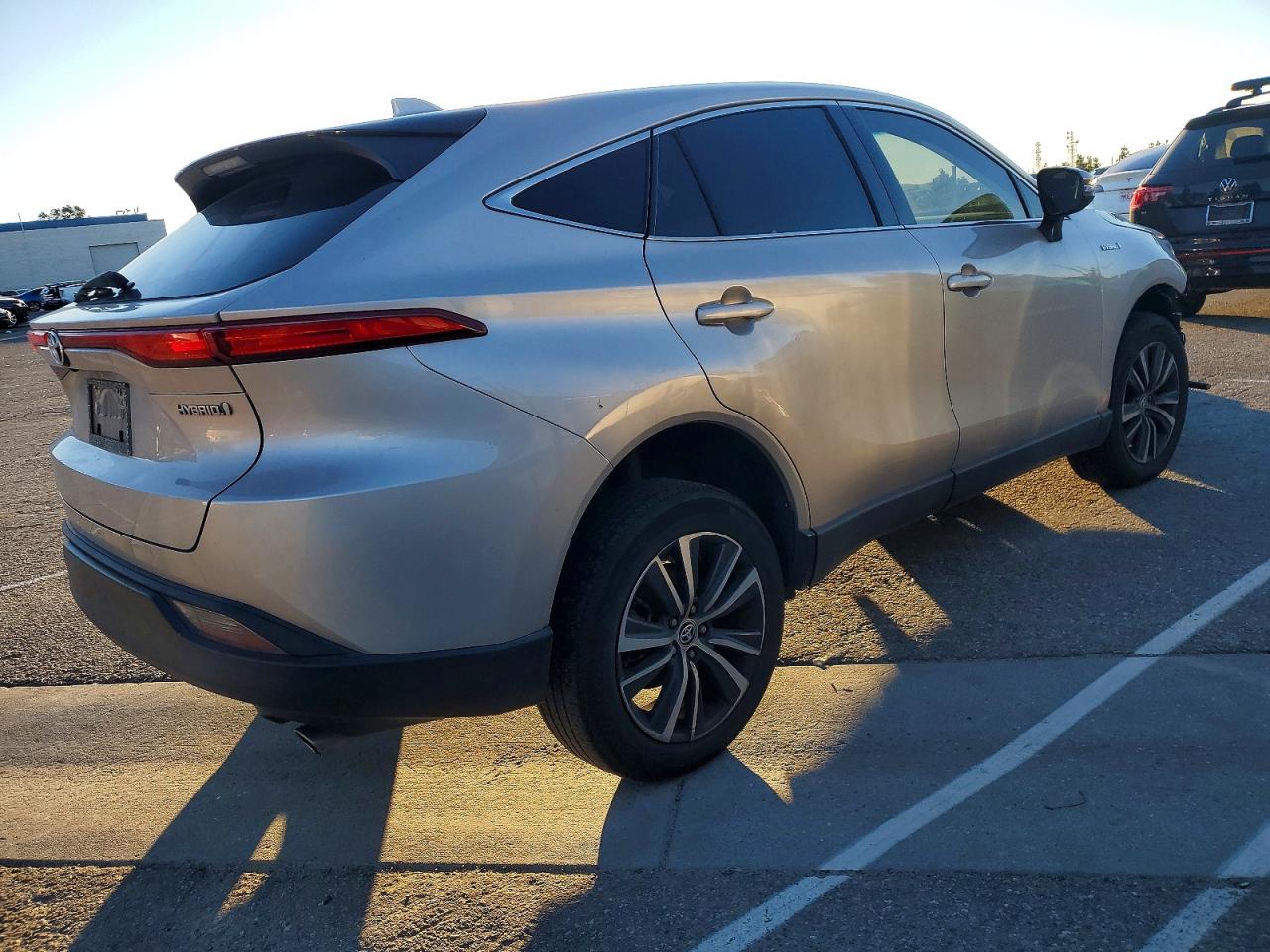 2021 TOYOTA VENZA LE photo 3