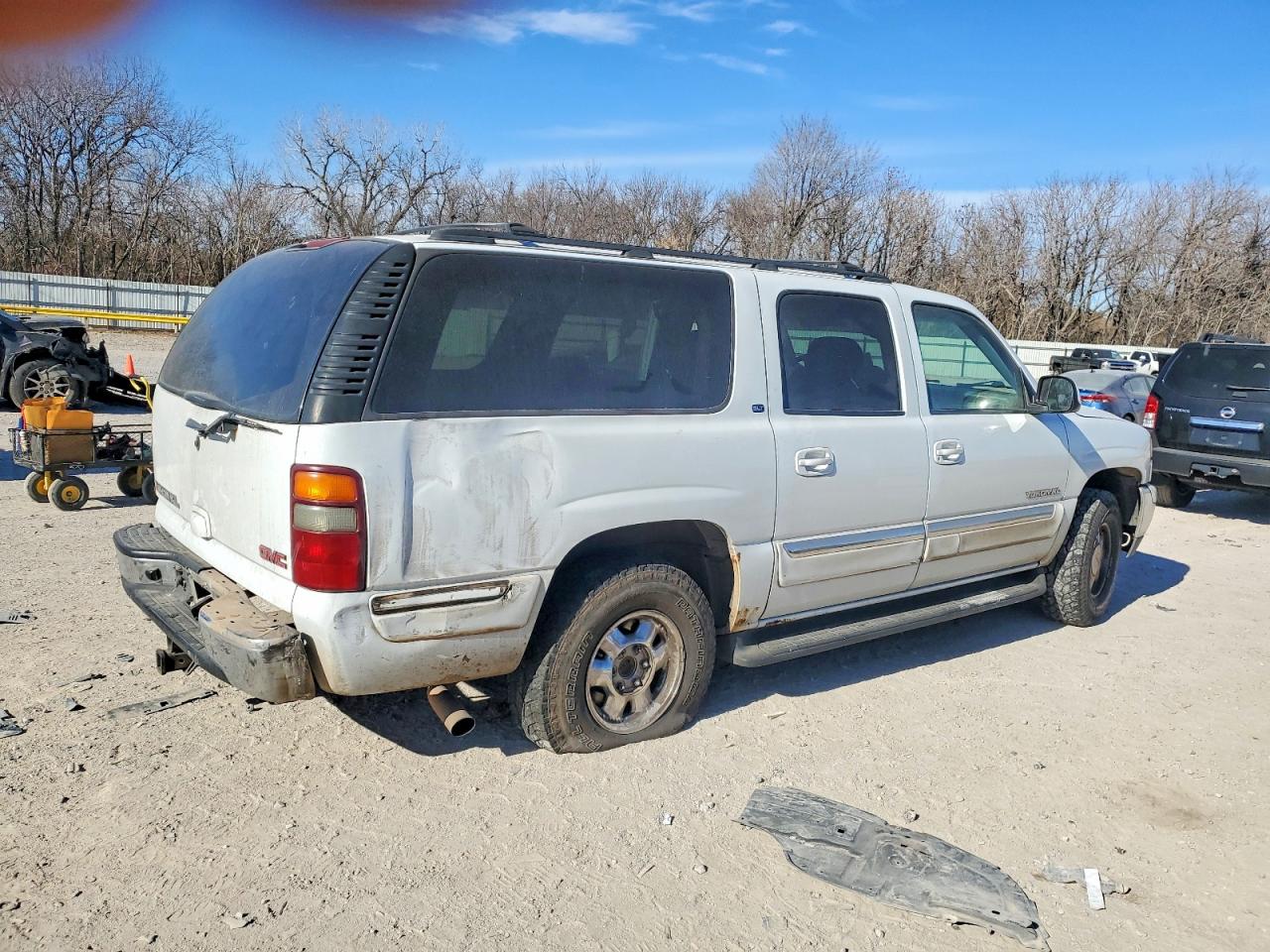 2002 GMC YUKON XL K1500 photo 3