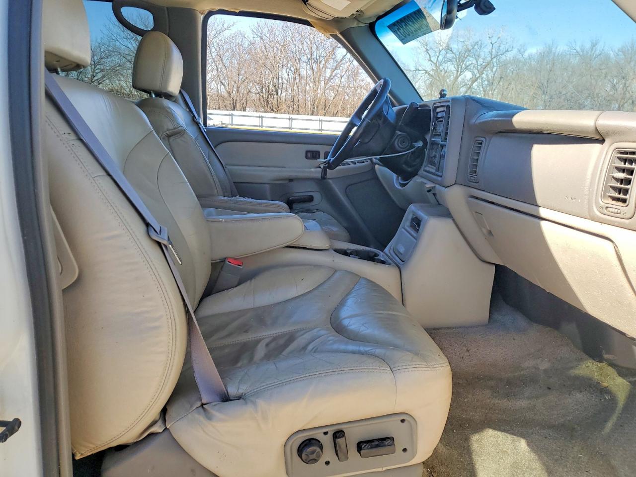 2002 GMC YUKON XL K1500 photo 7