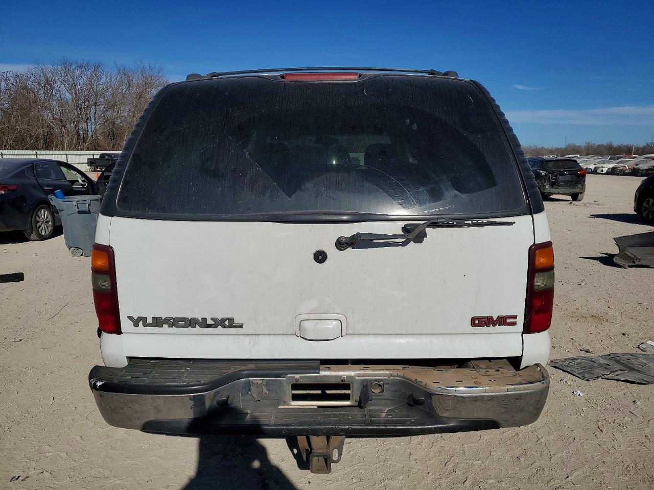 2002 GMC YUKON XL K1500 photo 6